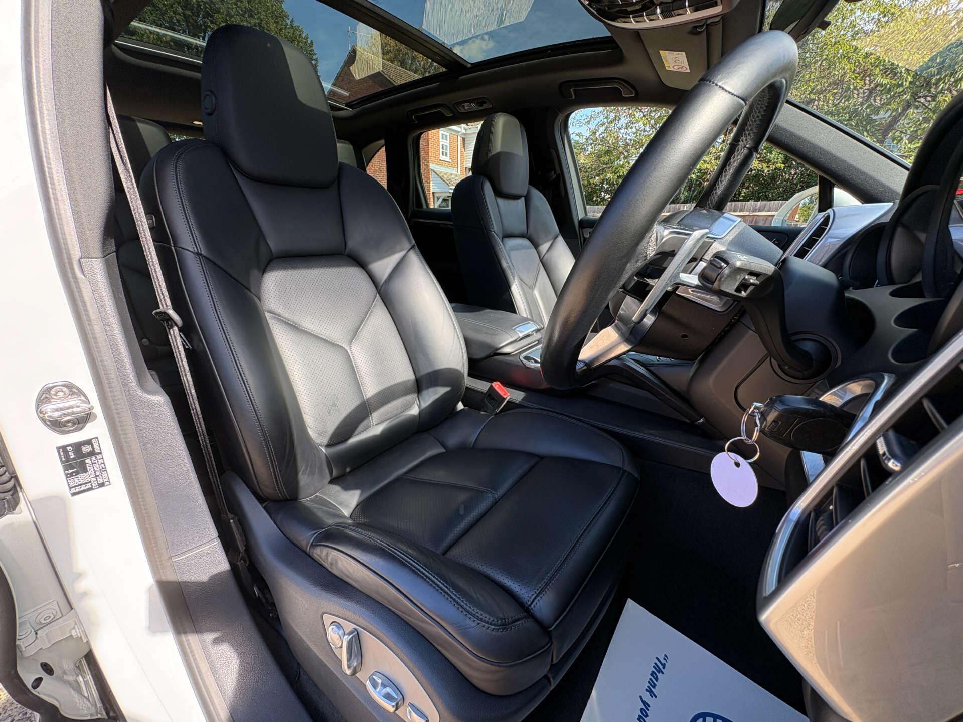 Porsche Cayenne view 25