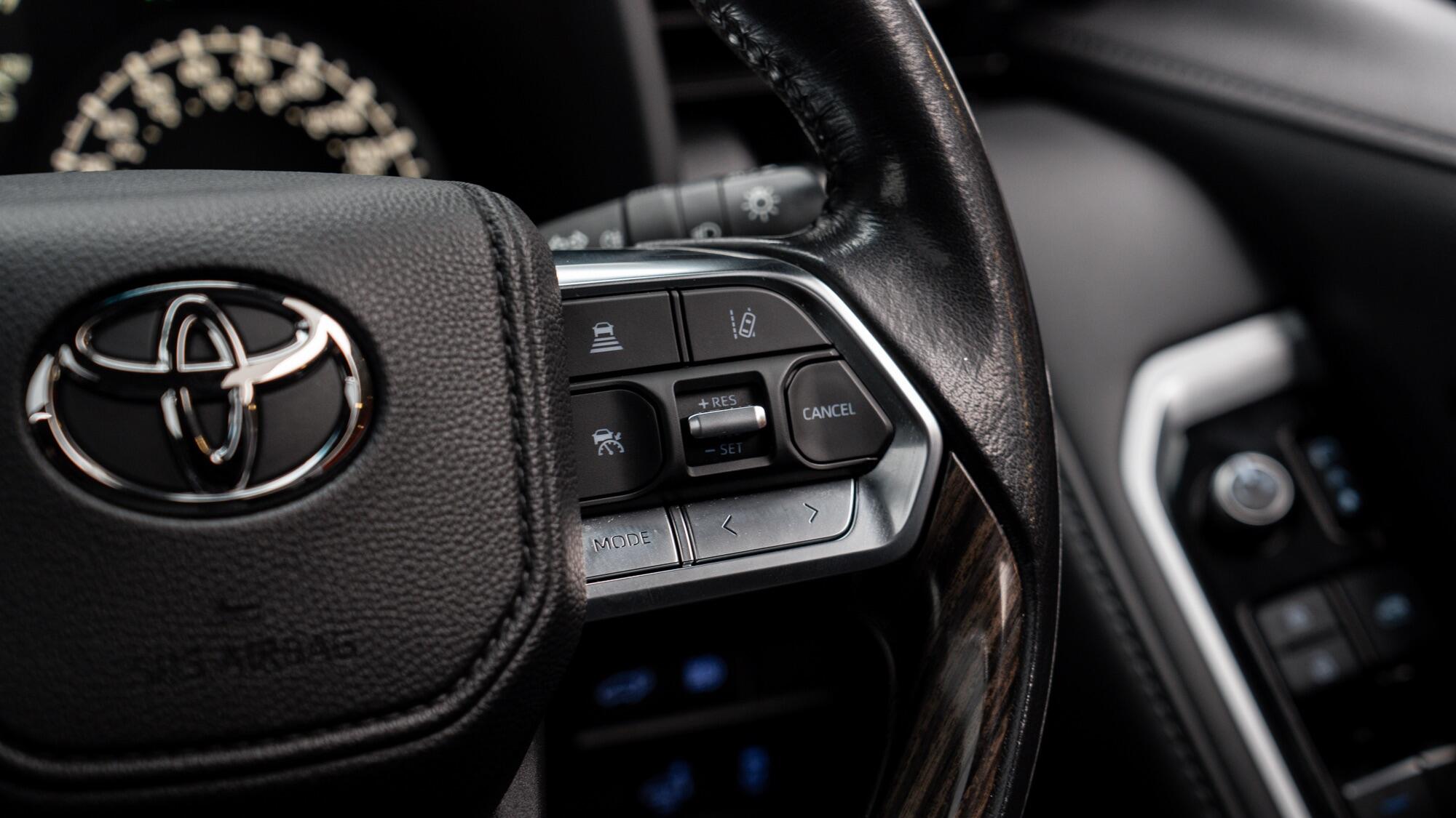 Toyota Land Cruiser view 8