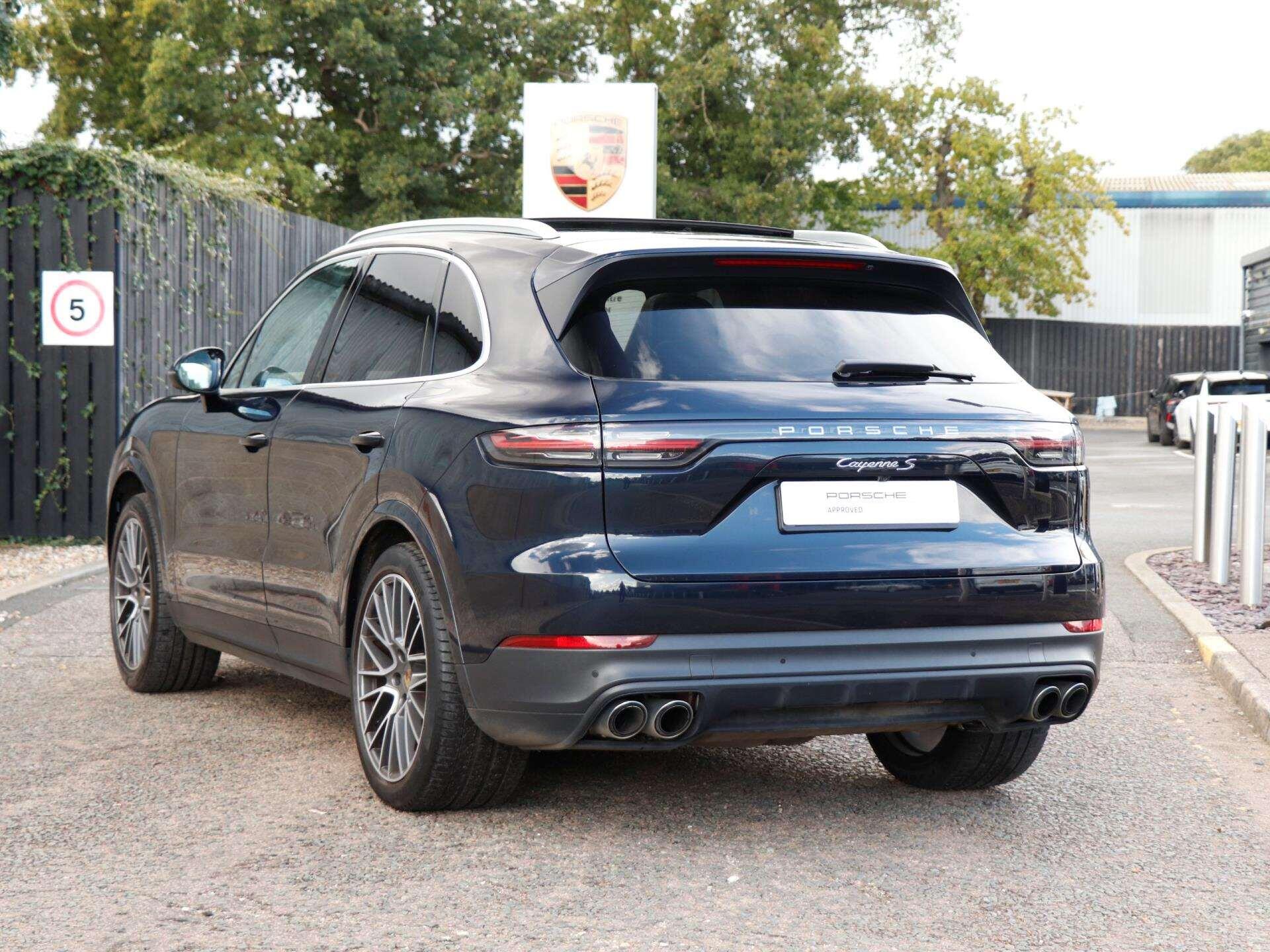Porsche Cayenne view 38