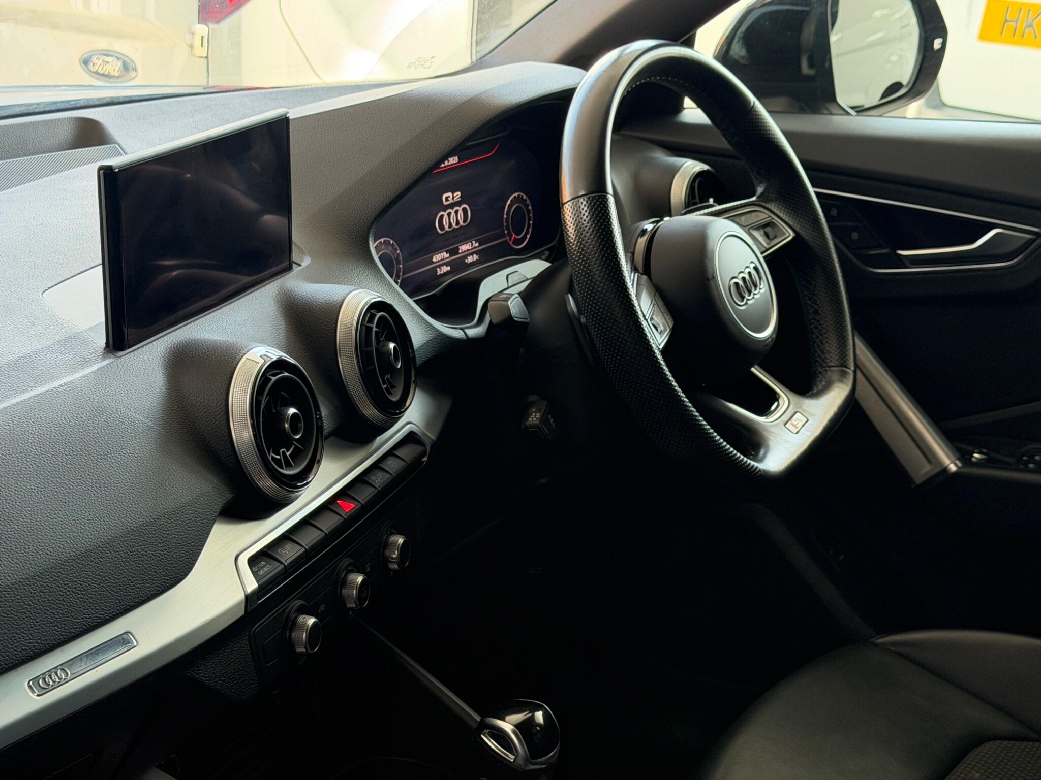 Audi Q2 view 22