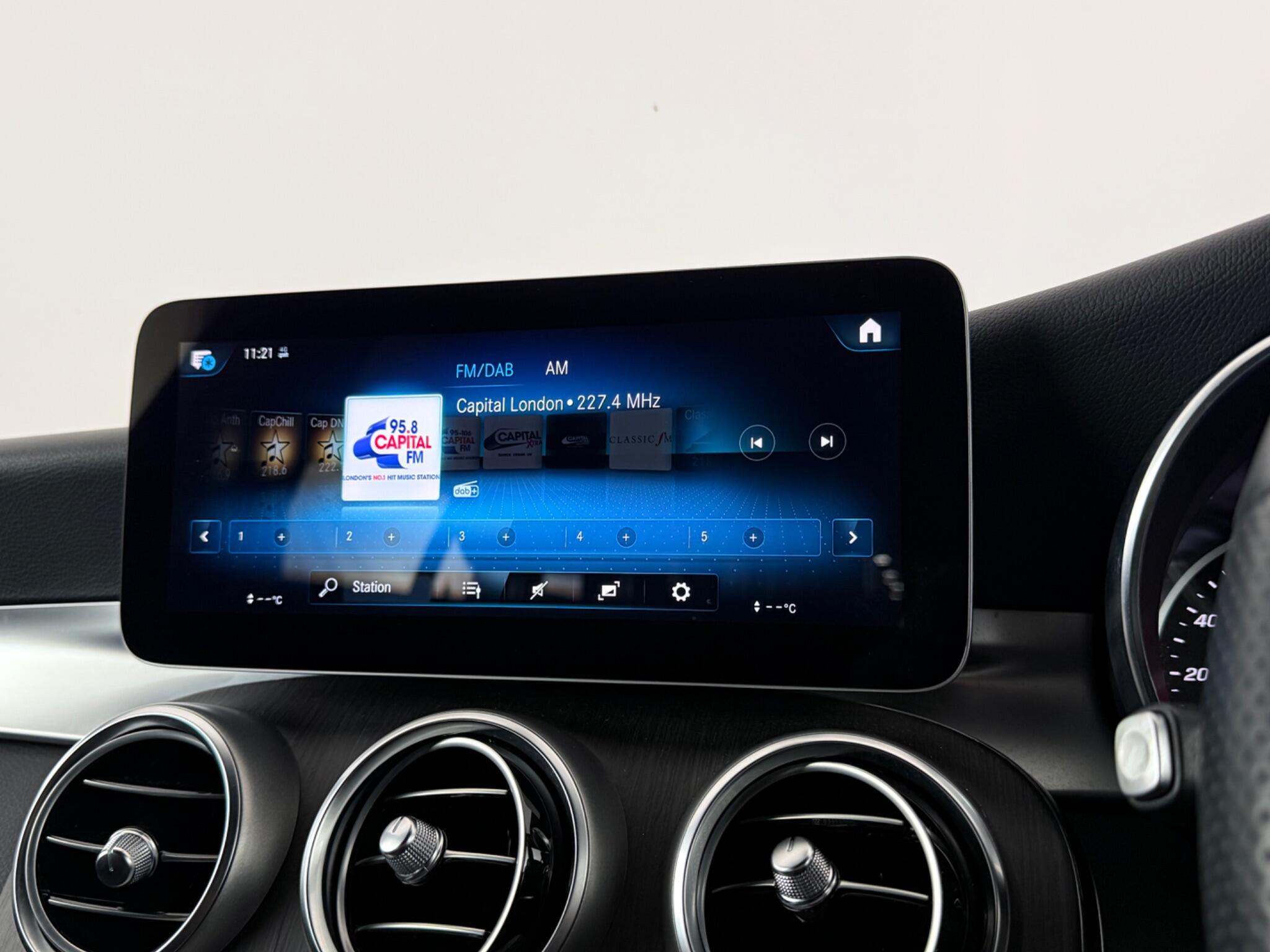 Mercedes-Benz GLC view 28
