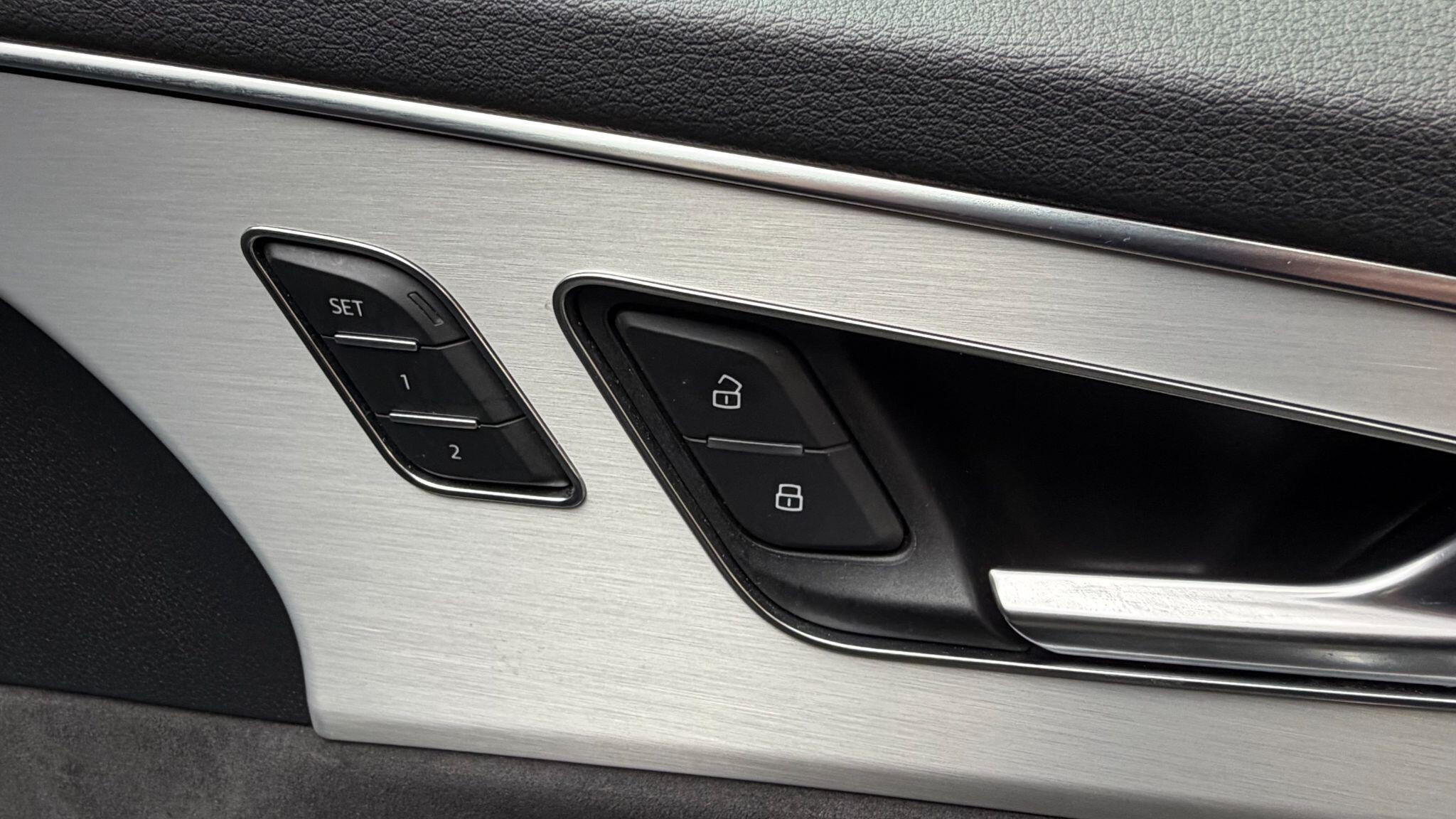 Audi Q8 view 14
