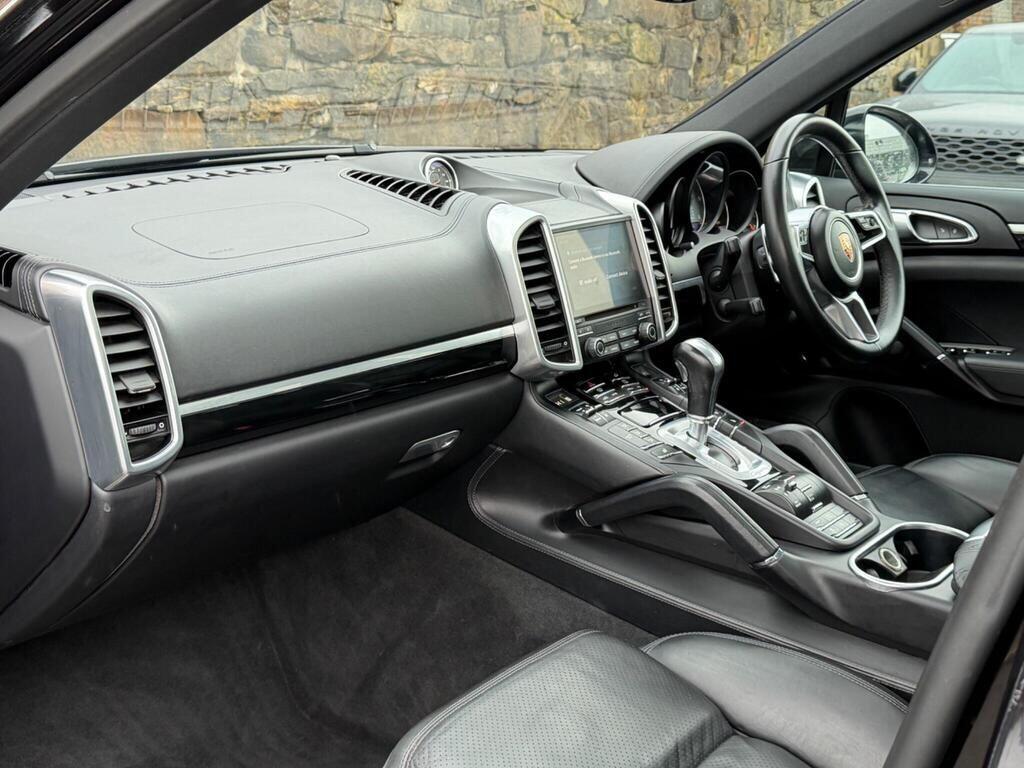 Porsche Cayenne view 15