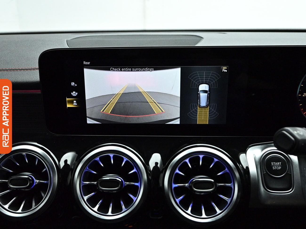 Mercedes-Benz Eqb view 17