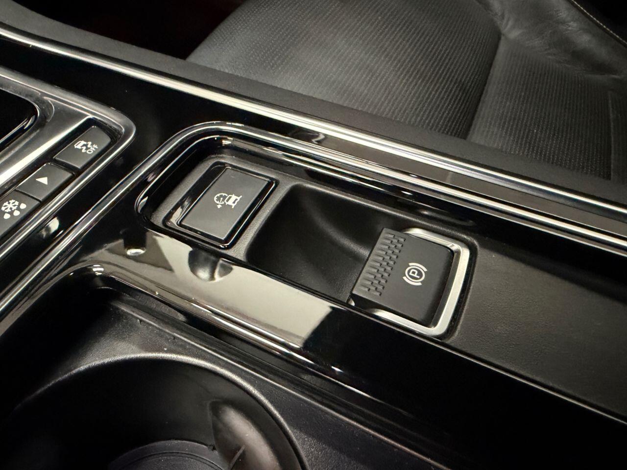 Jaguar XF view 28
