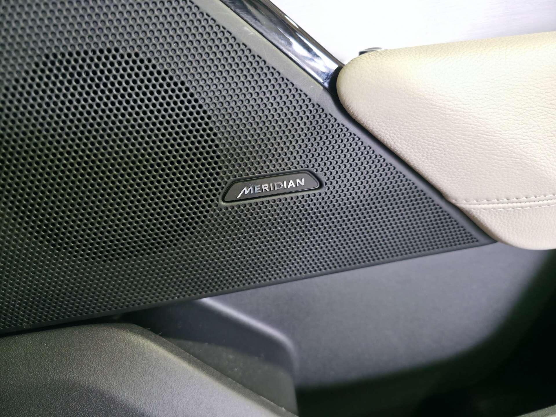 Land Rover Range Rover Velar view 20