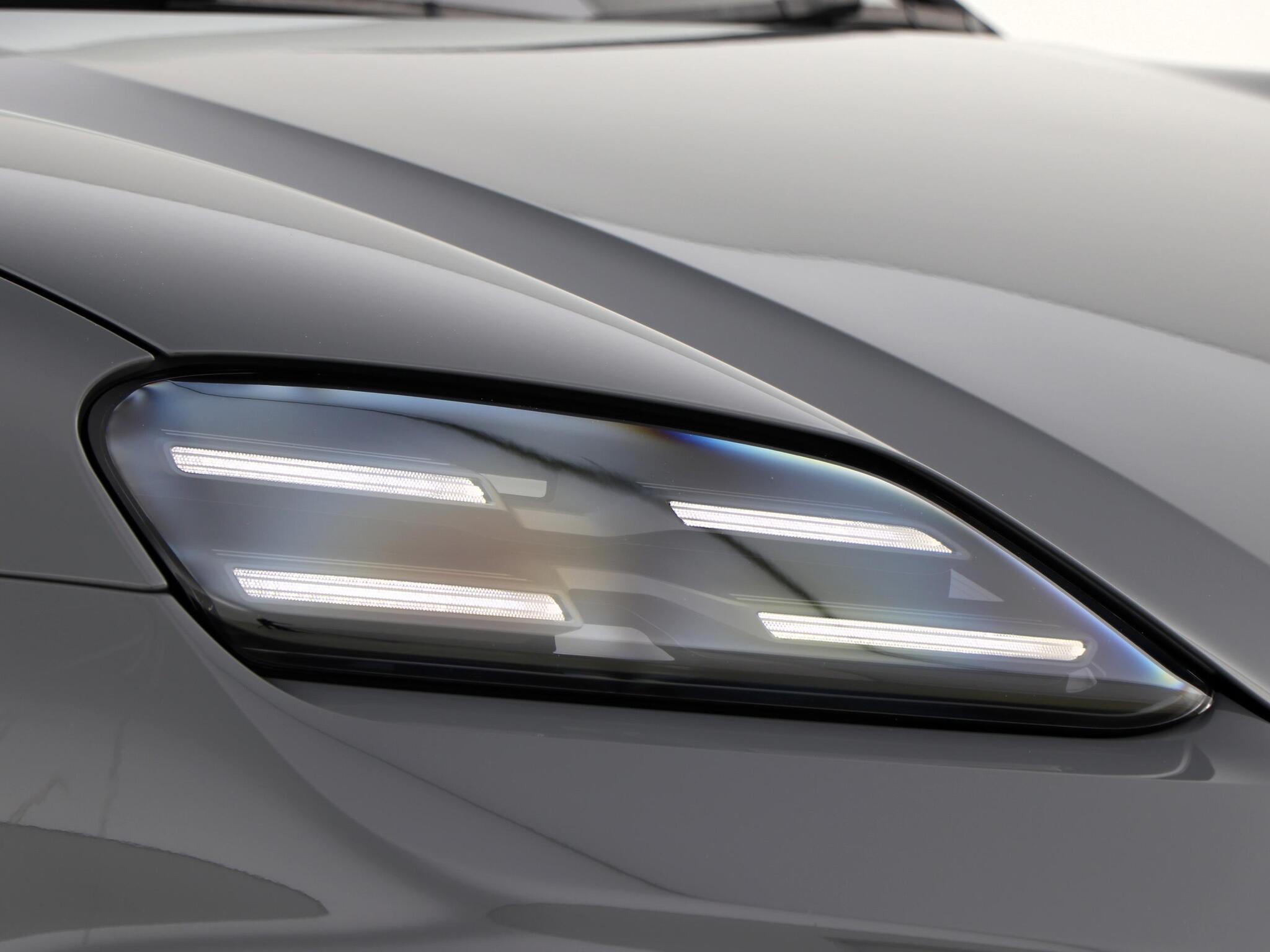 Porsche Macan view 13