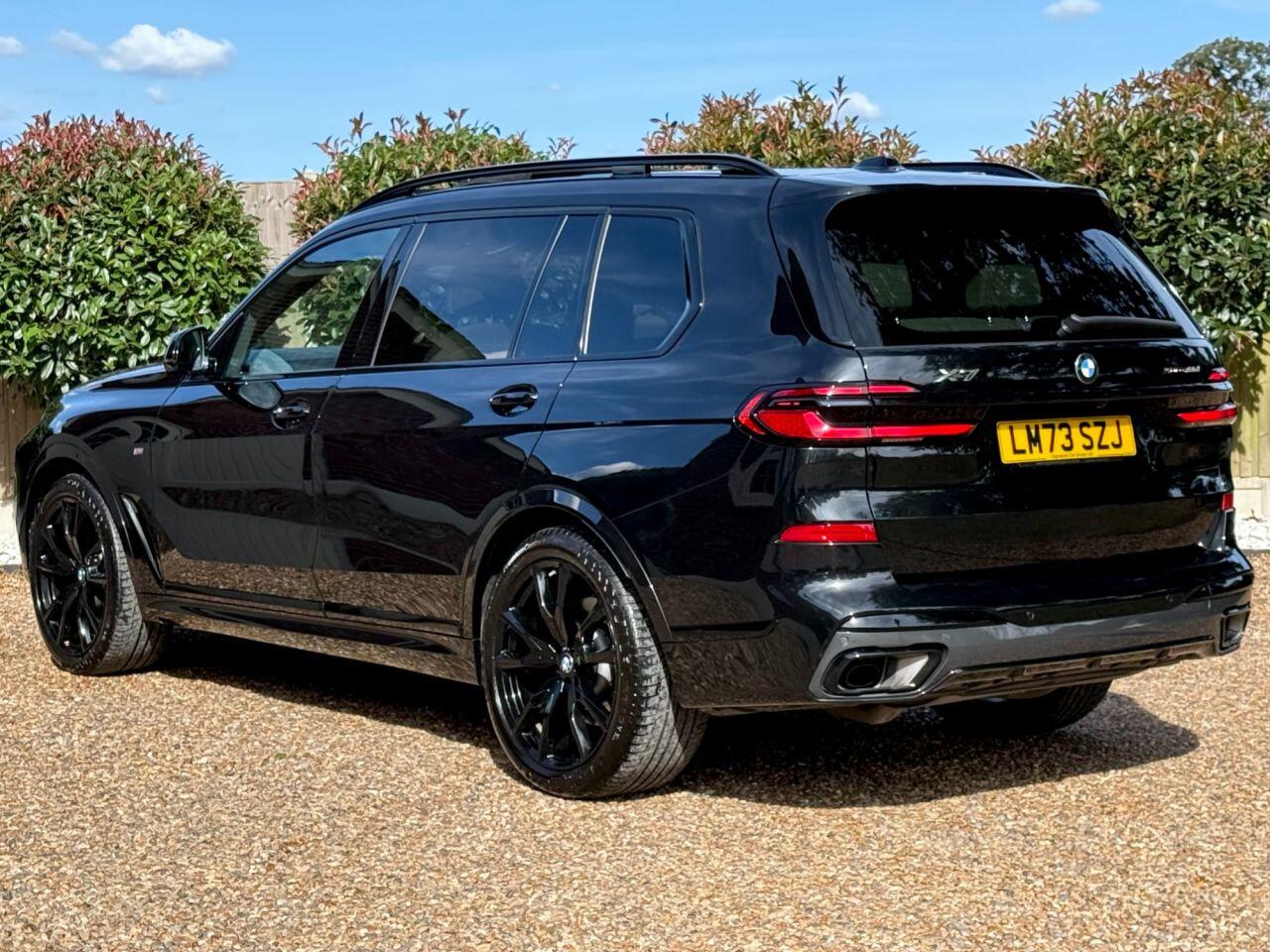BMW X7 view 7
