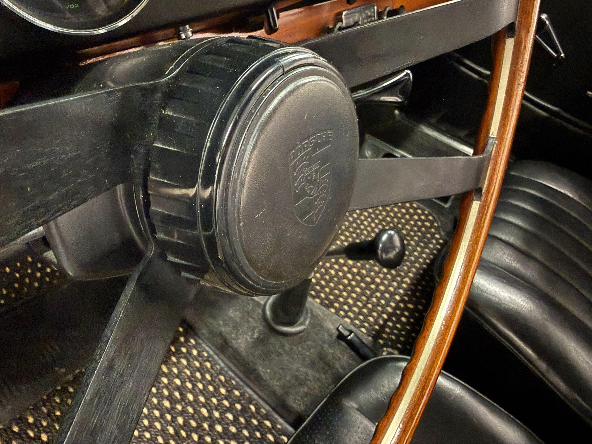 Porsche 911 view 45
