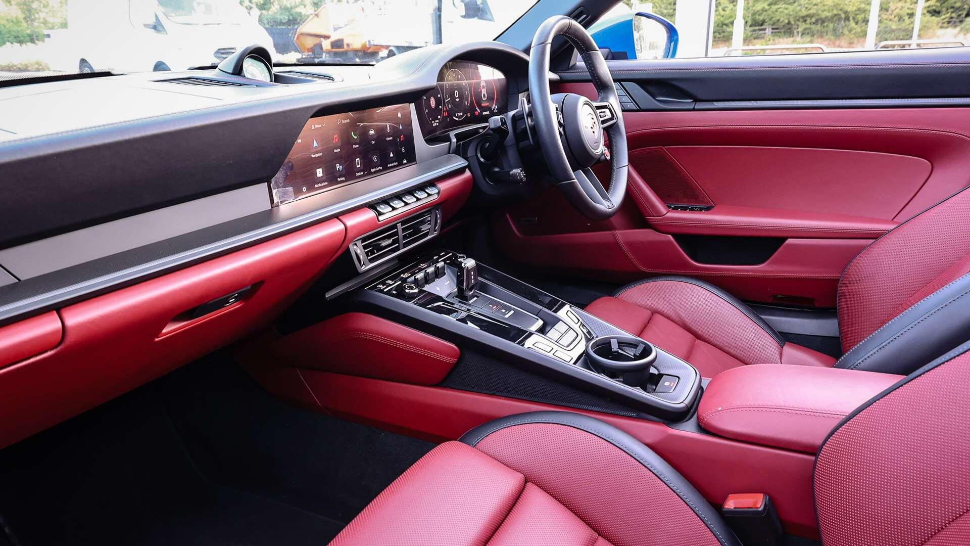 Porsche 911 view 16
