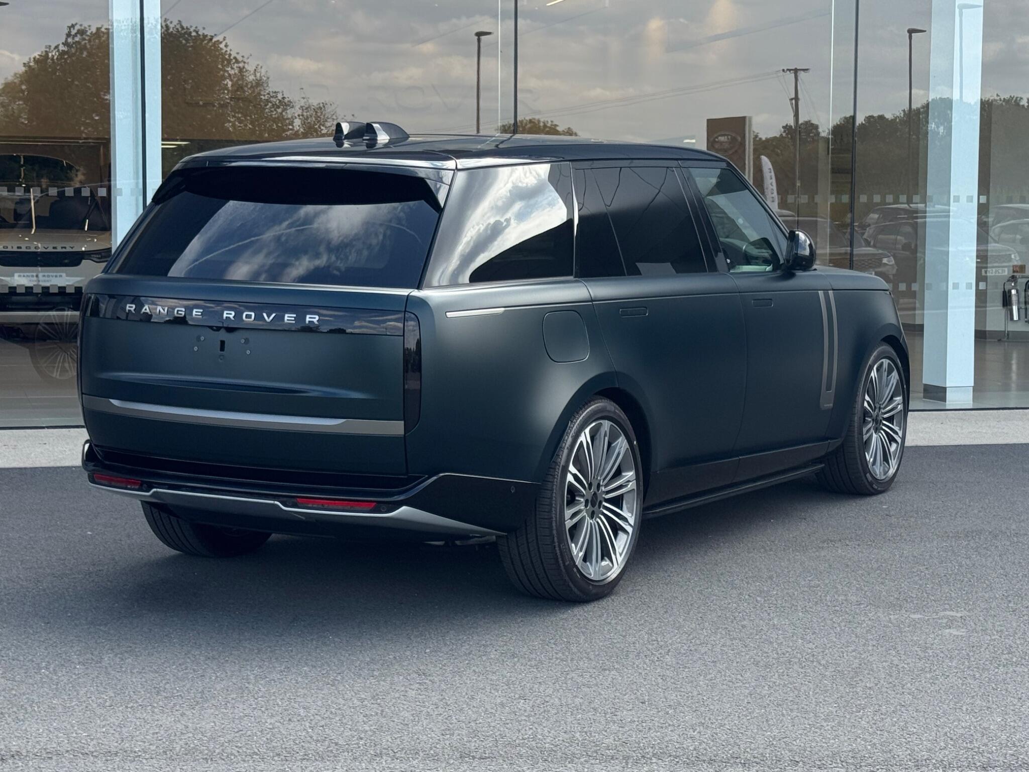 Land Rover Range Rover view 7