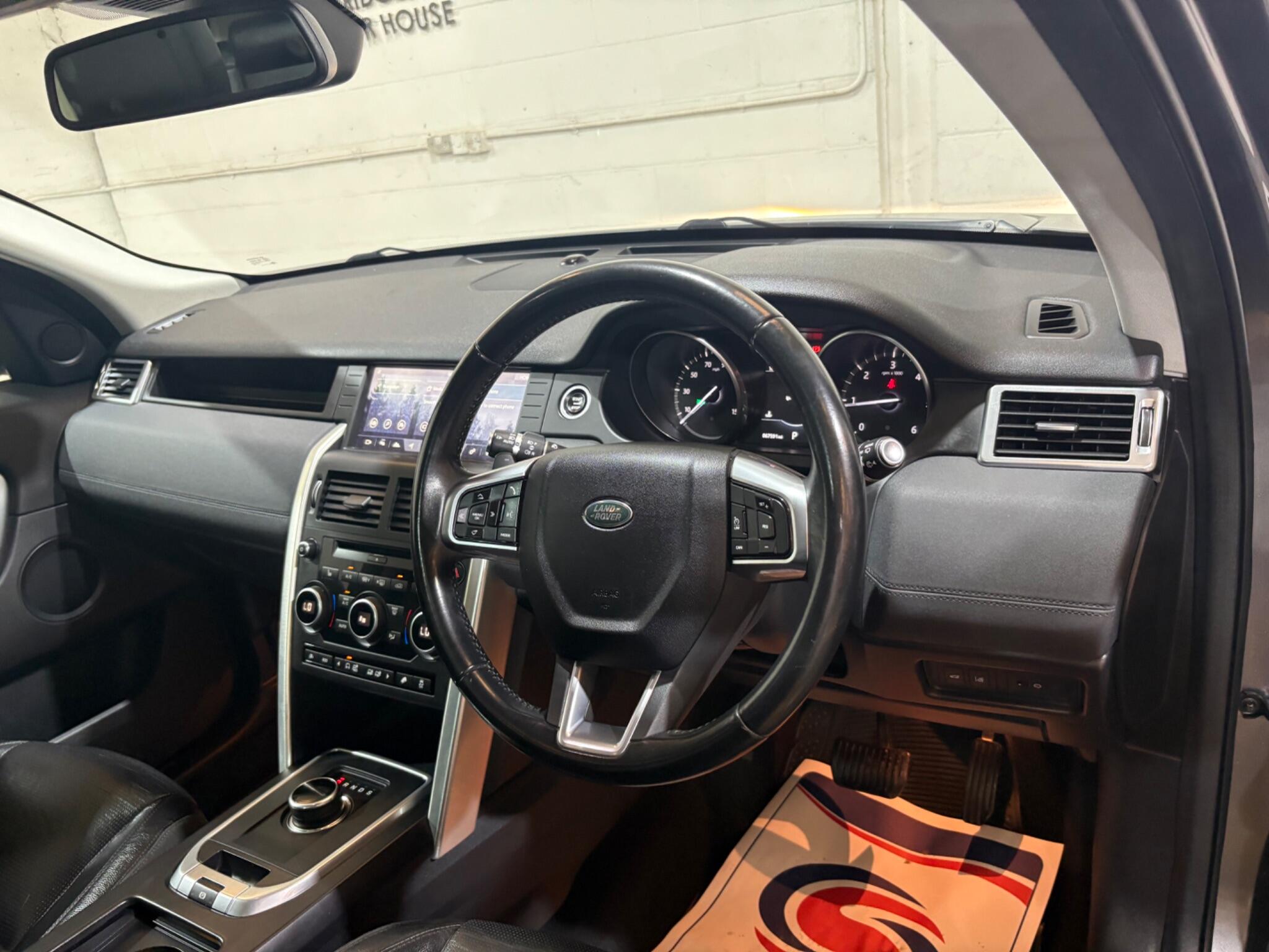 Land Rover Discovery Sport view 18