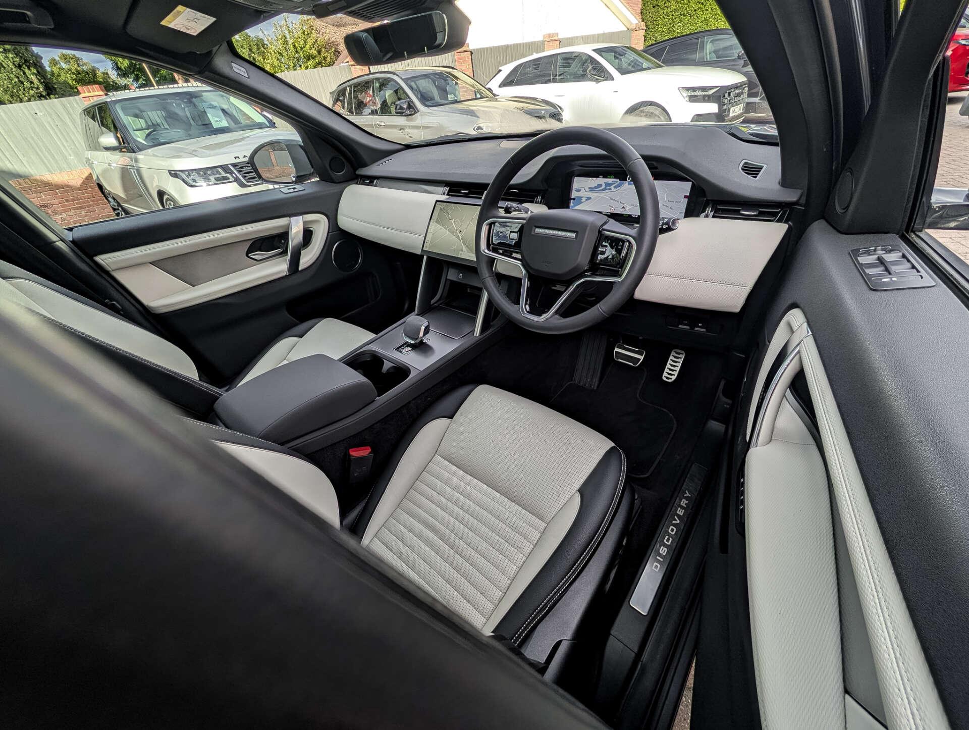 Land Rover Discovery Sport view 22