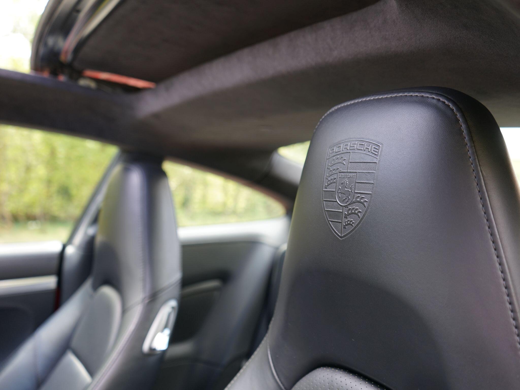 Porsche 911 view 14