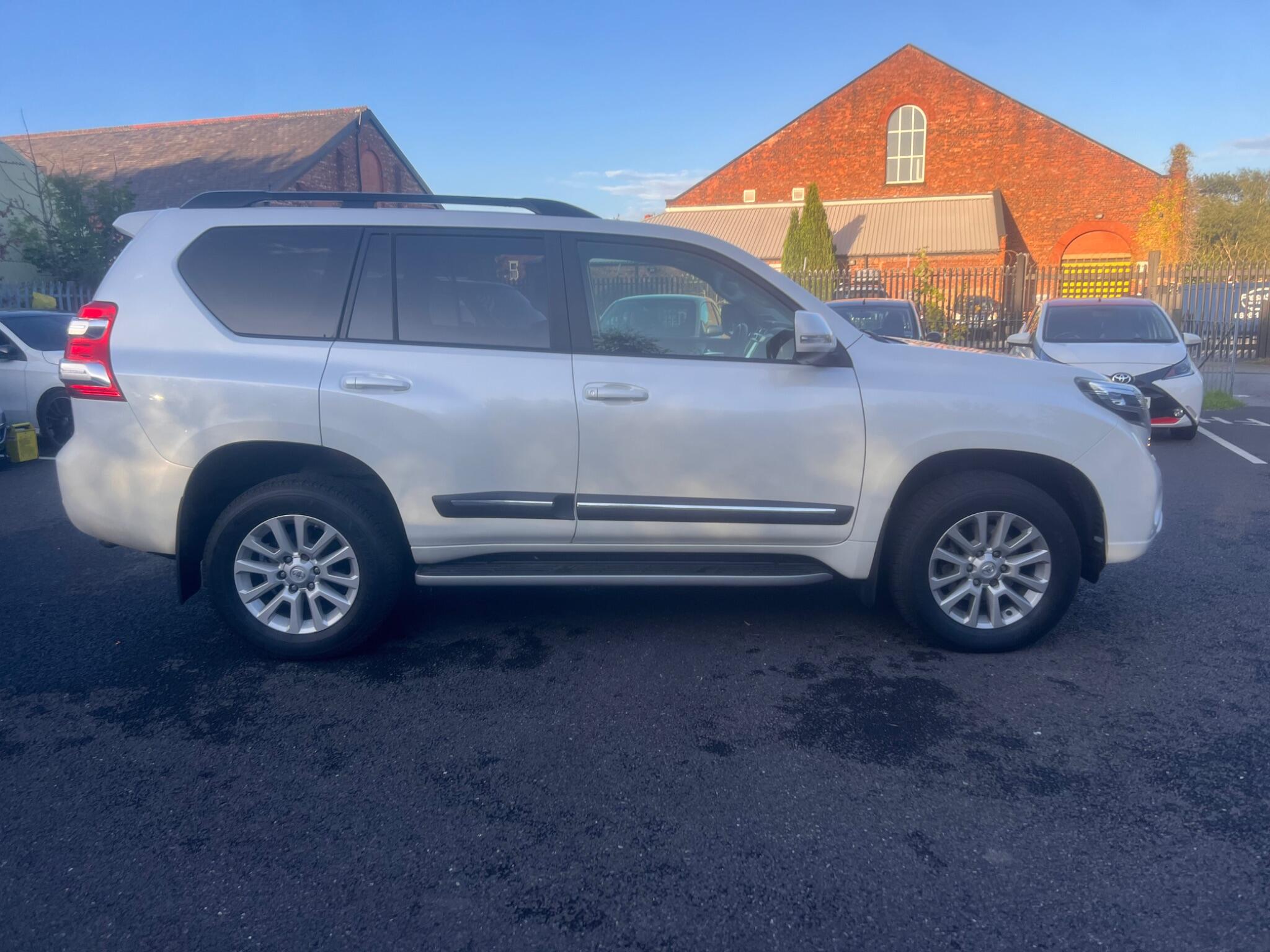 2014 Toyota Land Cruiser 3.0 D-4D Icon Auto 4WD Euro 5 5dr (7 Seats) • 43,921 miles image 6