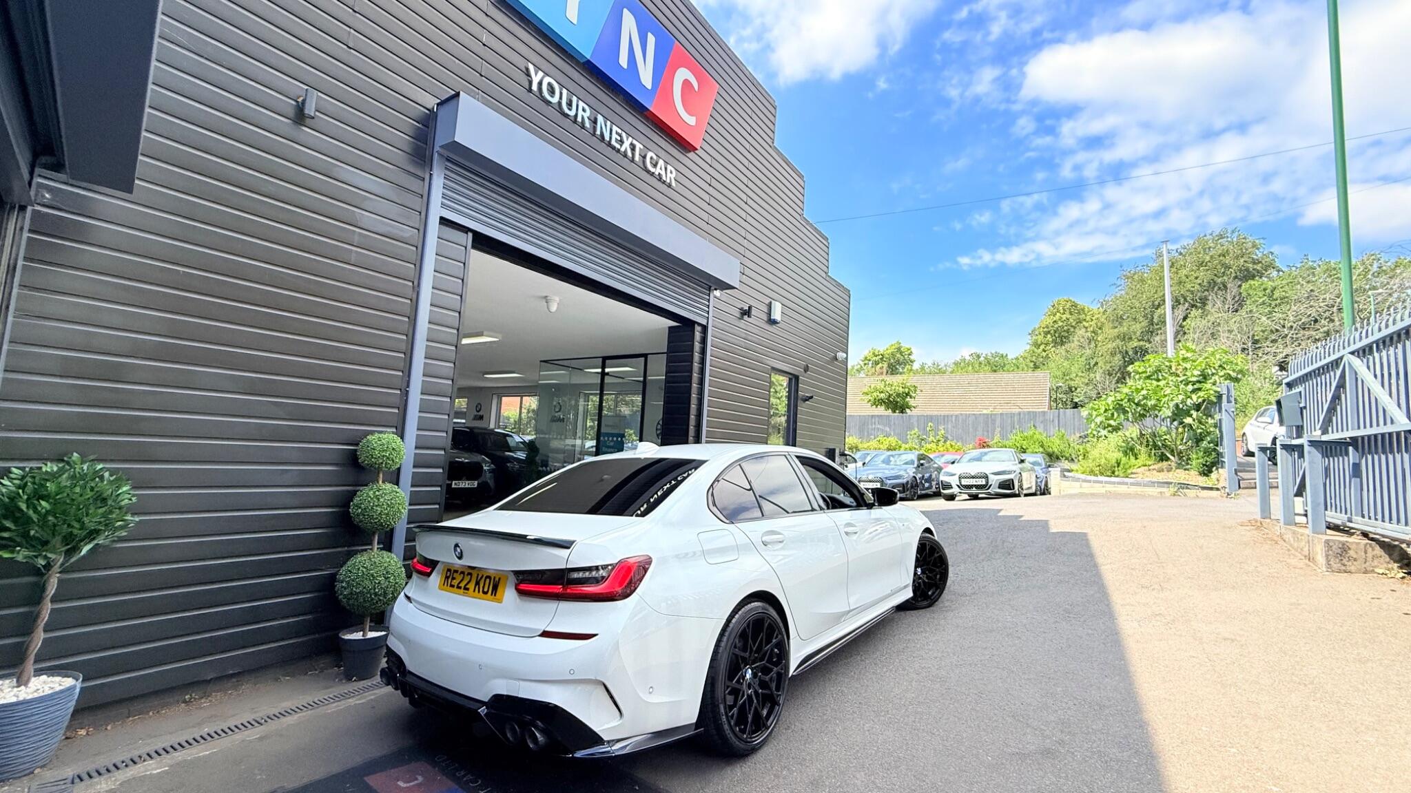 BMW 3 Series view 5