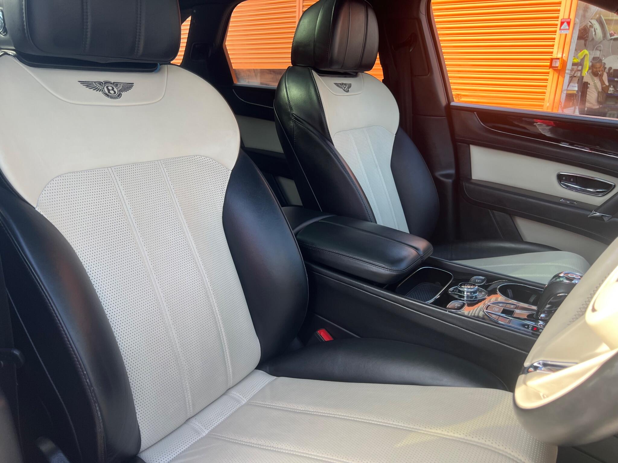 Bentley Bentayga view 24