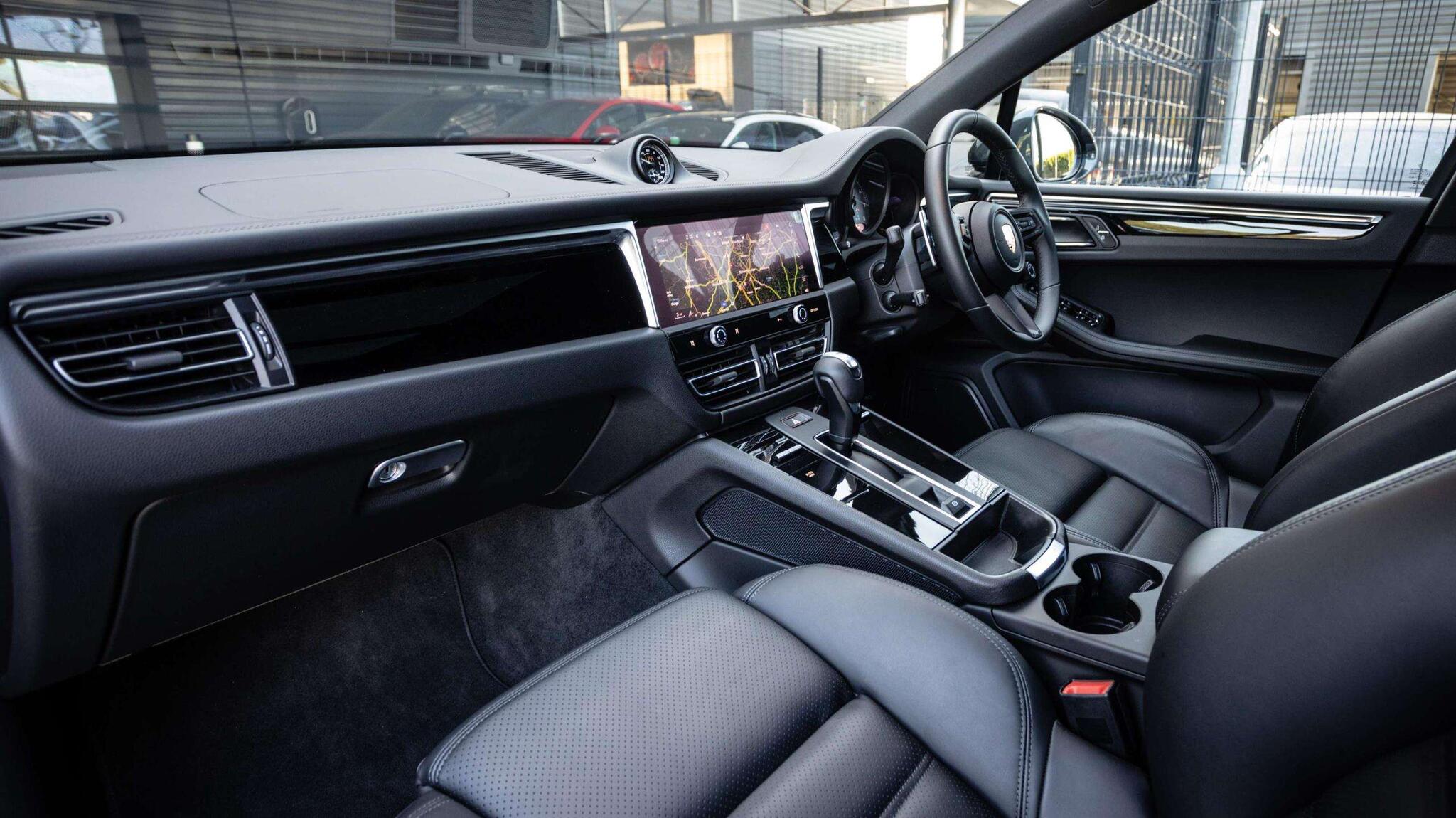 Porsche Macan view 30