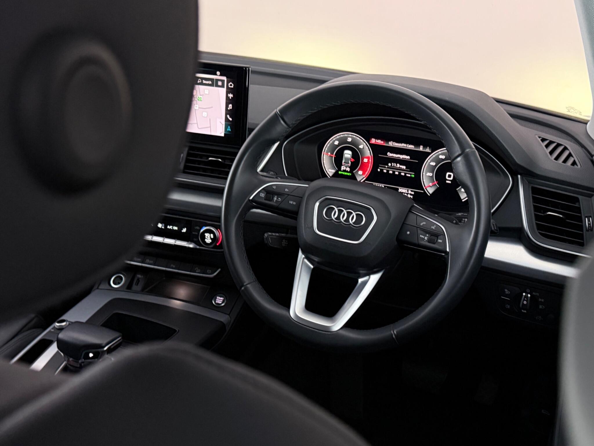 Audi Q5 view 6