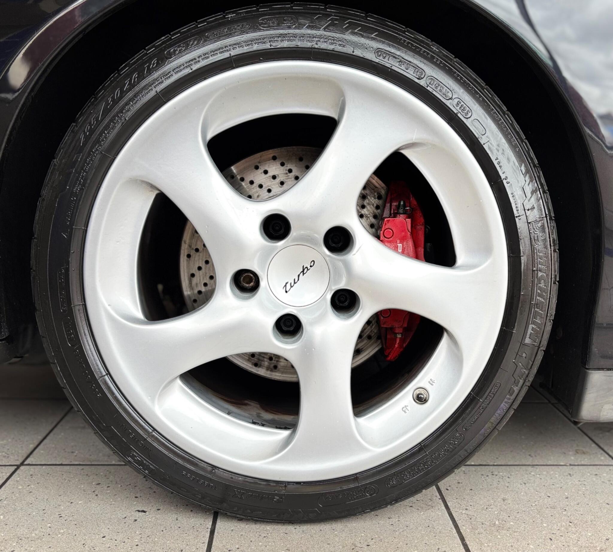 Porsche 911 view 18