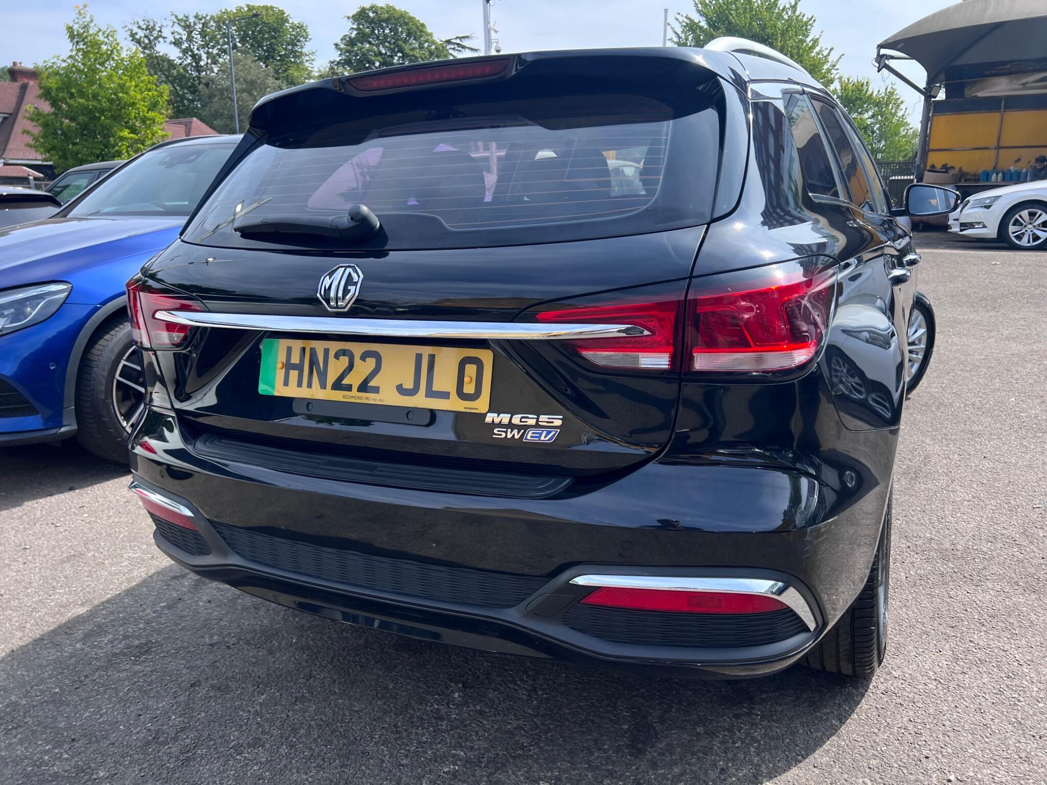 MG MG5 view 11