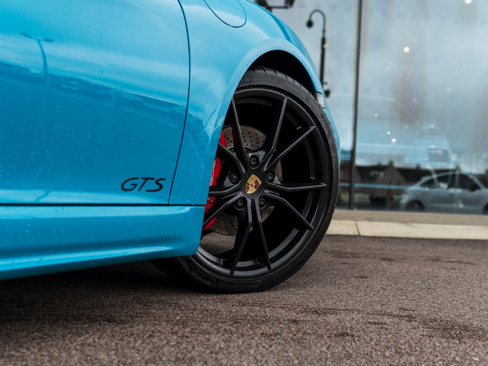 Porsche Cayman view 19