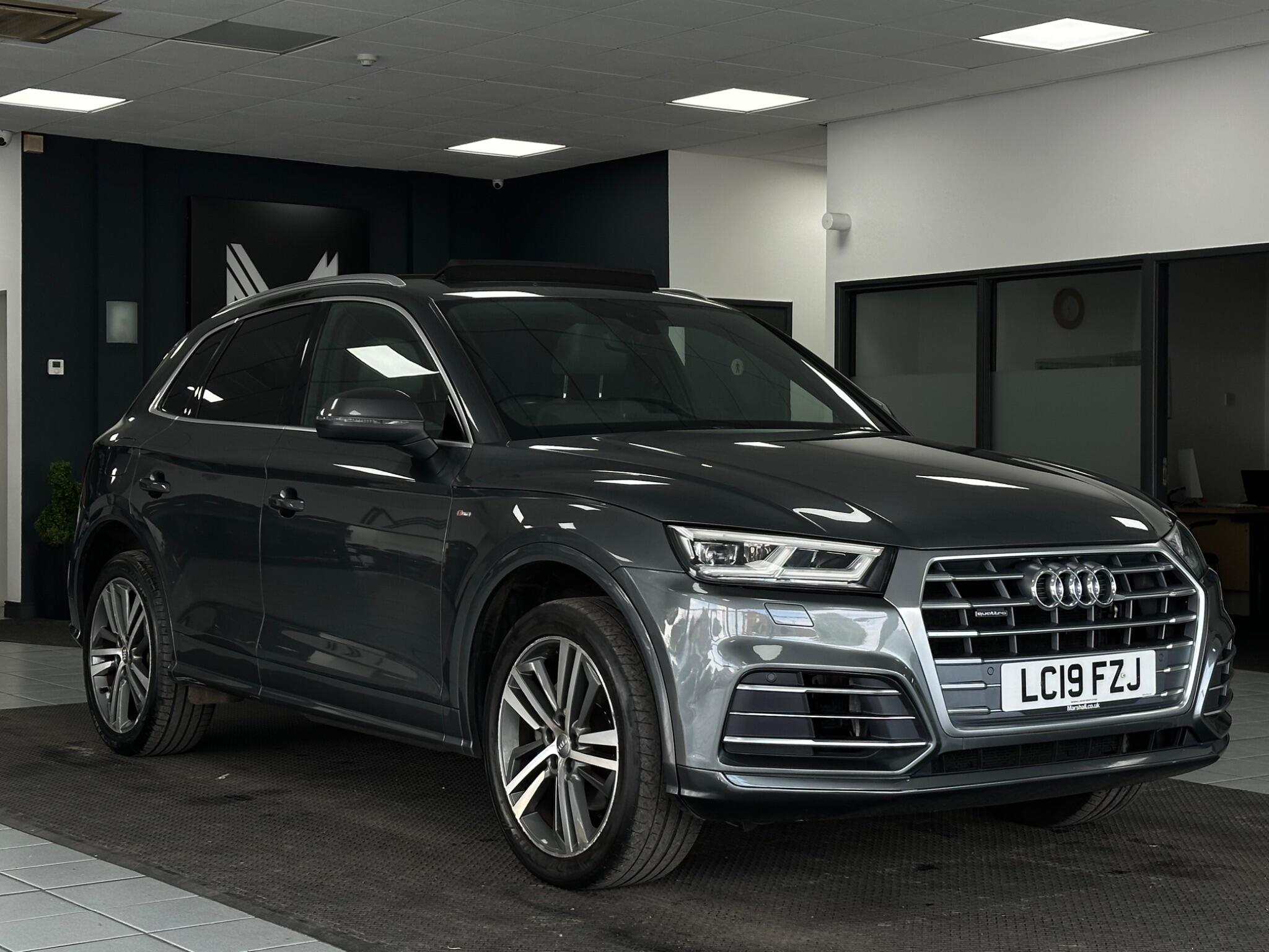 Audi Q5 view 3