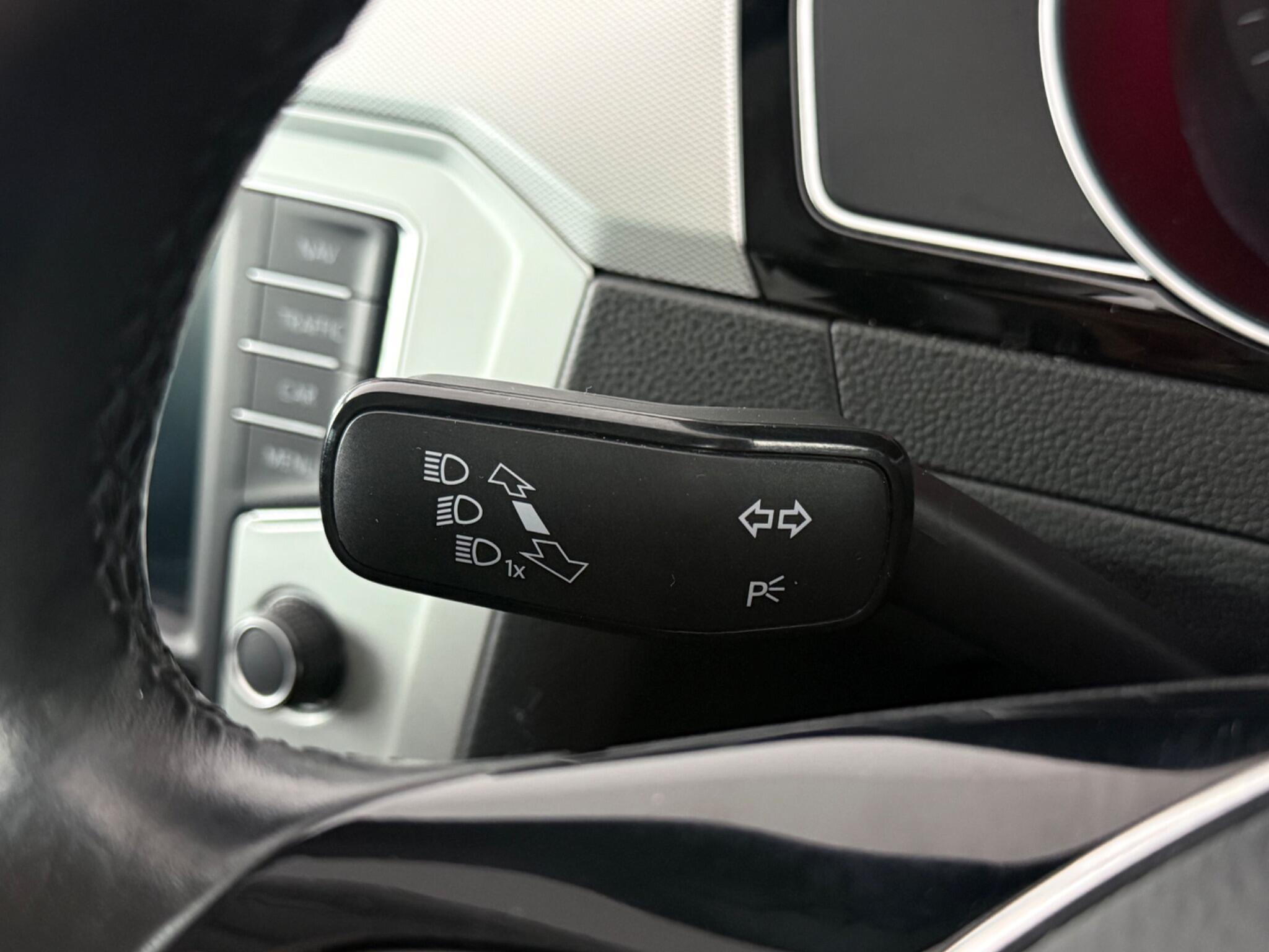Volkswagen Passat view 17