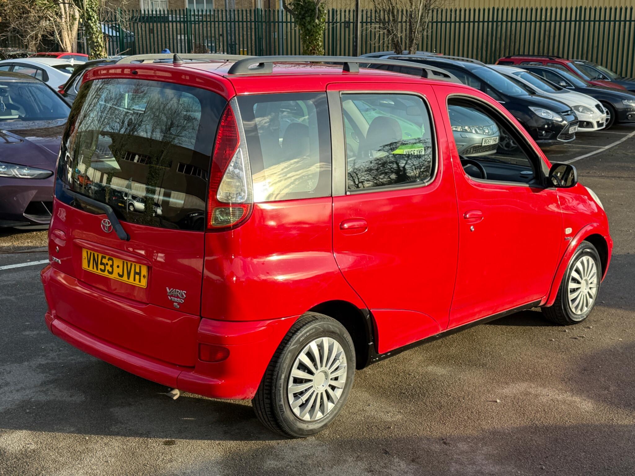 Toyota Yaris Verso - Image 17