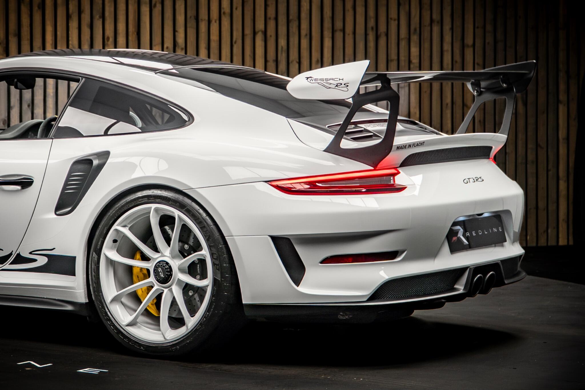 Porsche 911 view 17