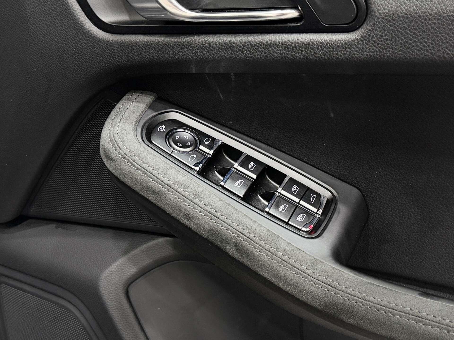 Porsche Macan view 39