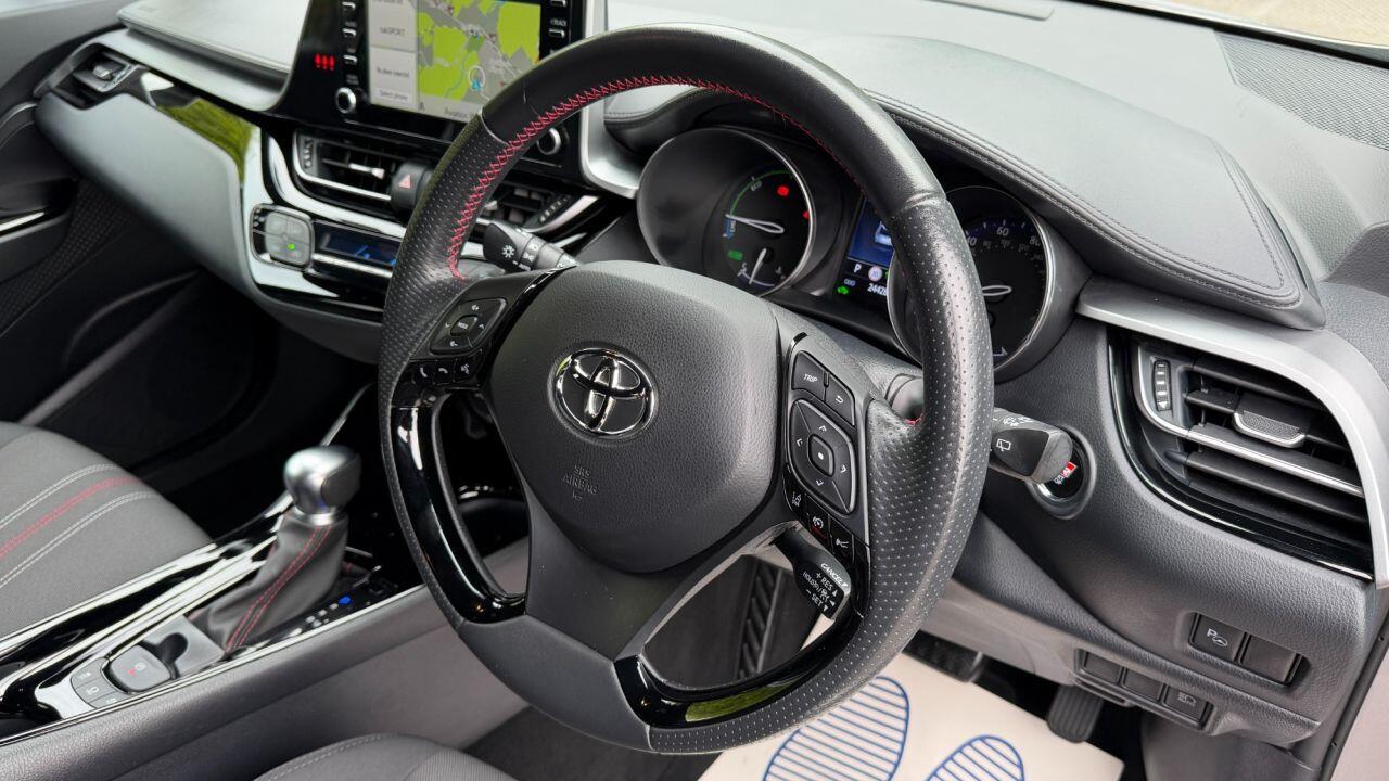 Toyota C-HR view 12