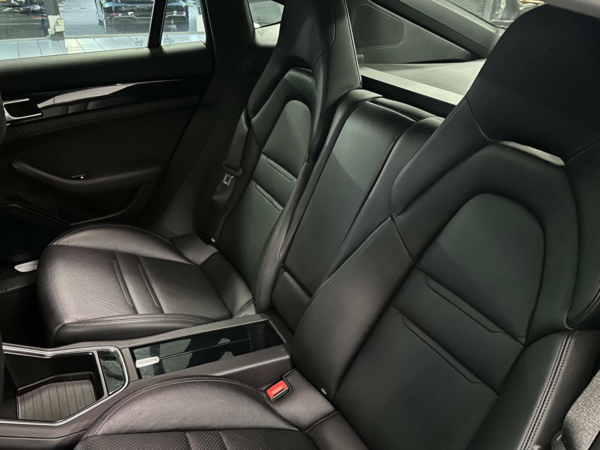 Porsche Panamera view 40