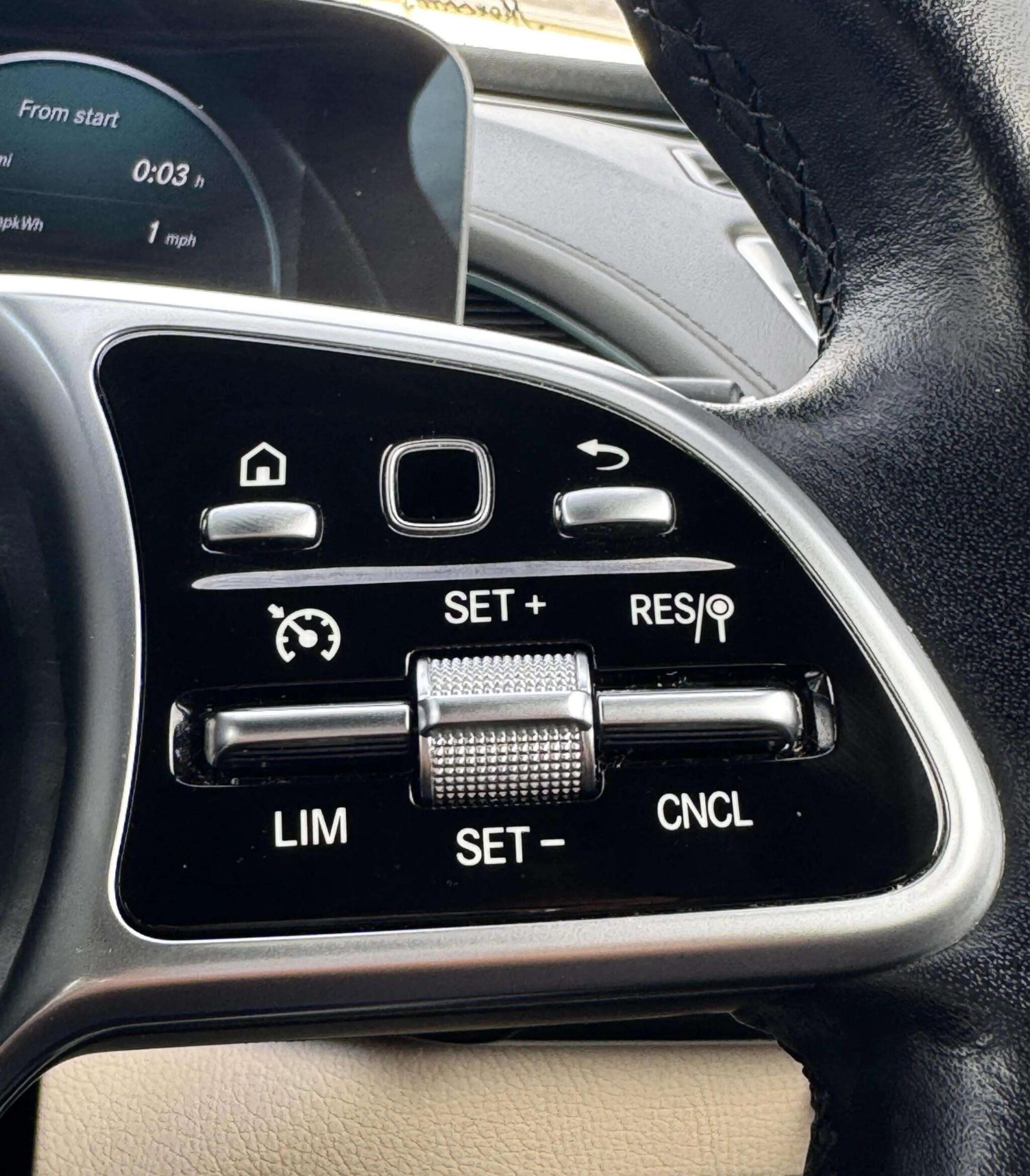 Mercedes-Benz EQC view 47