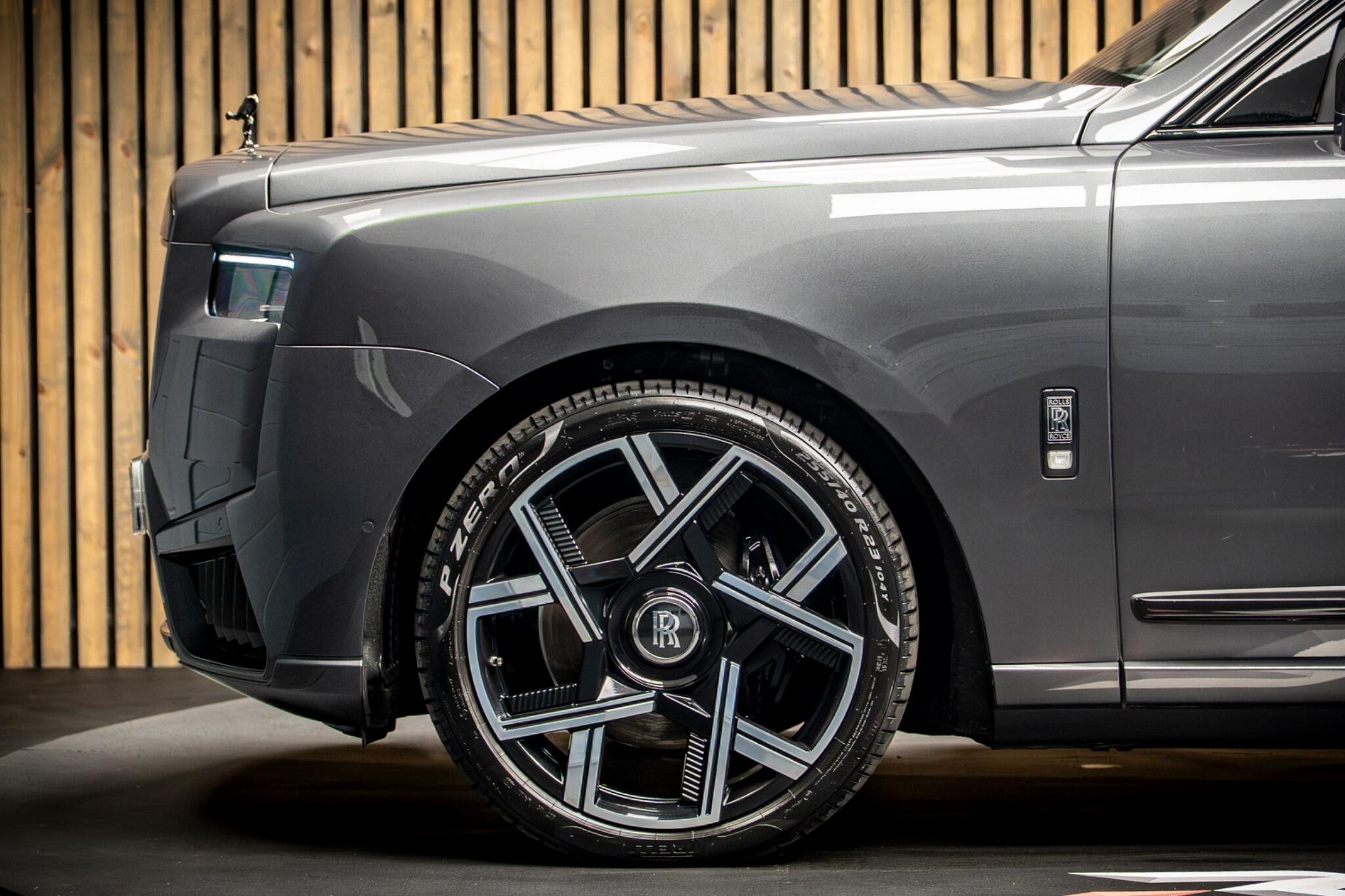 Rolls-Royce Cullinan view 9