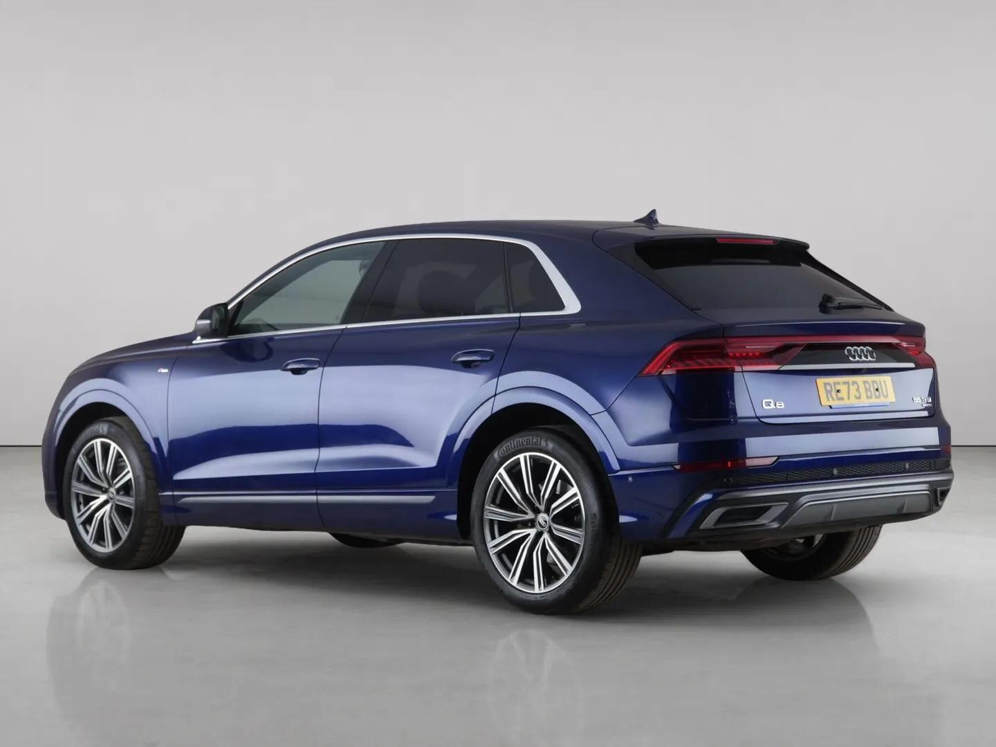 Audi Q8 view 6