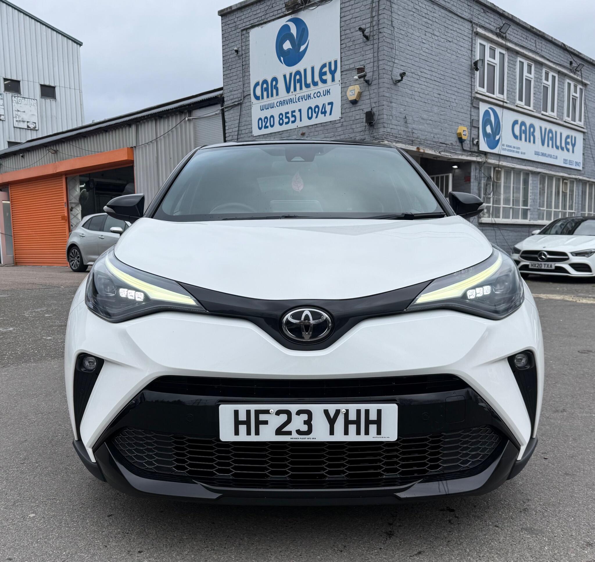 Toyota C-HR view 2