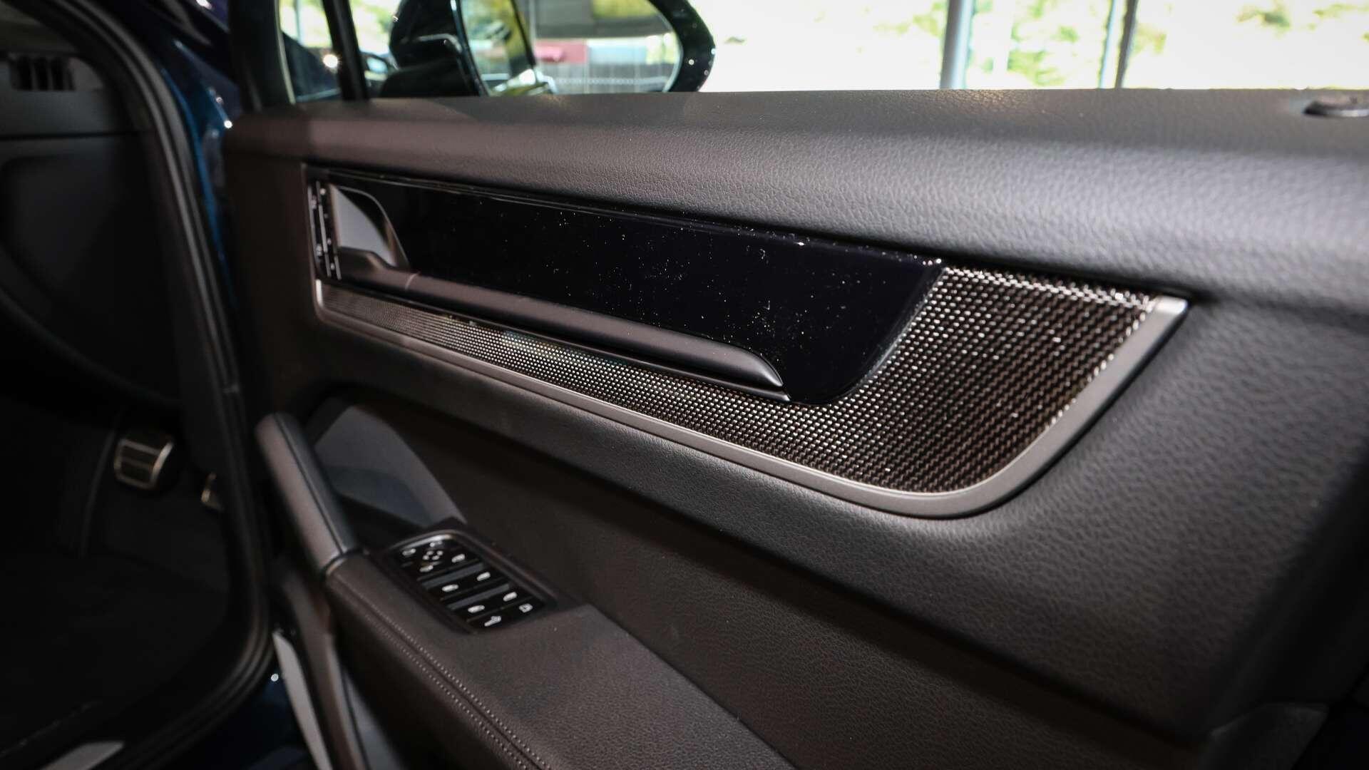 Porsche Cayenne view 32