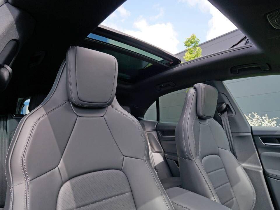 Porsche Macan view 8