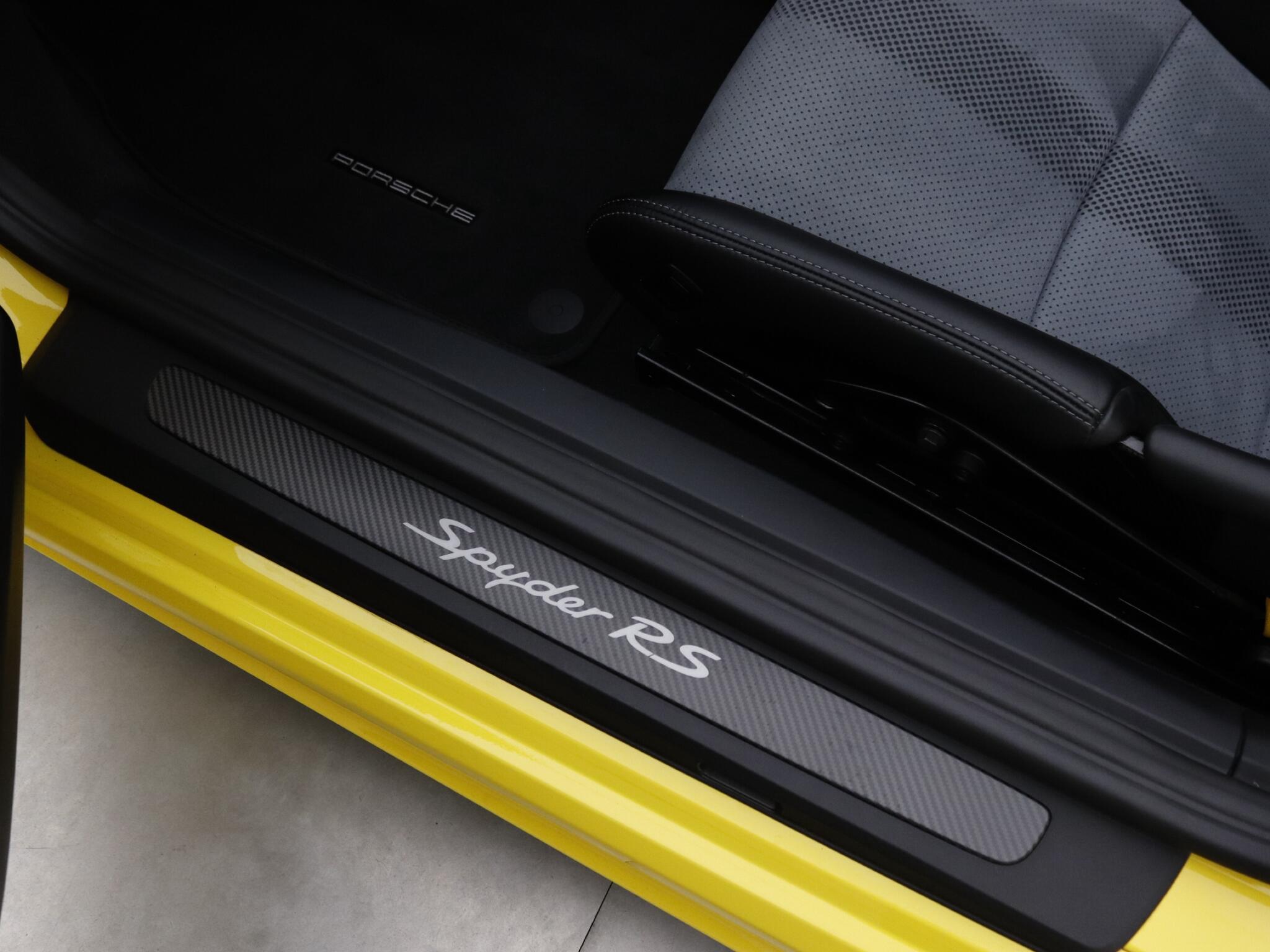 Porsche 718 Spyder view 30