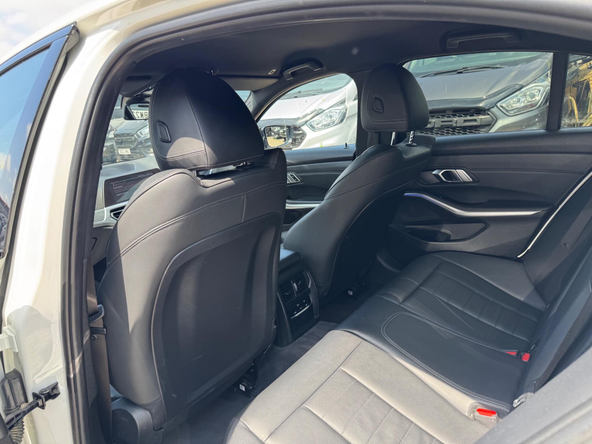 BMW 3 Series view 22