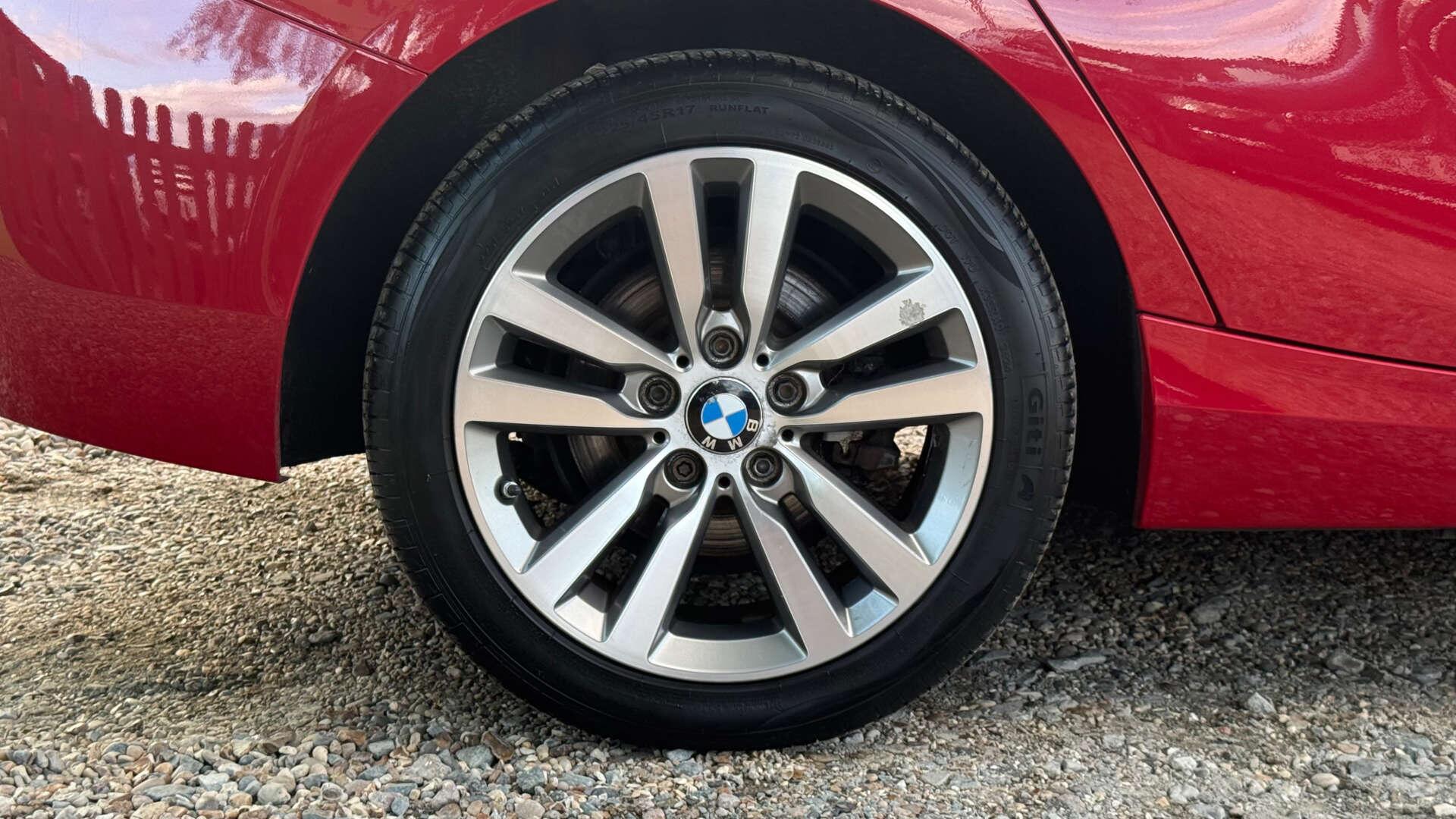 BMW 1 Series view 32