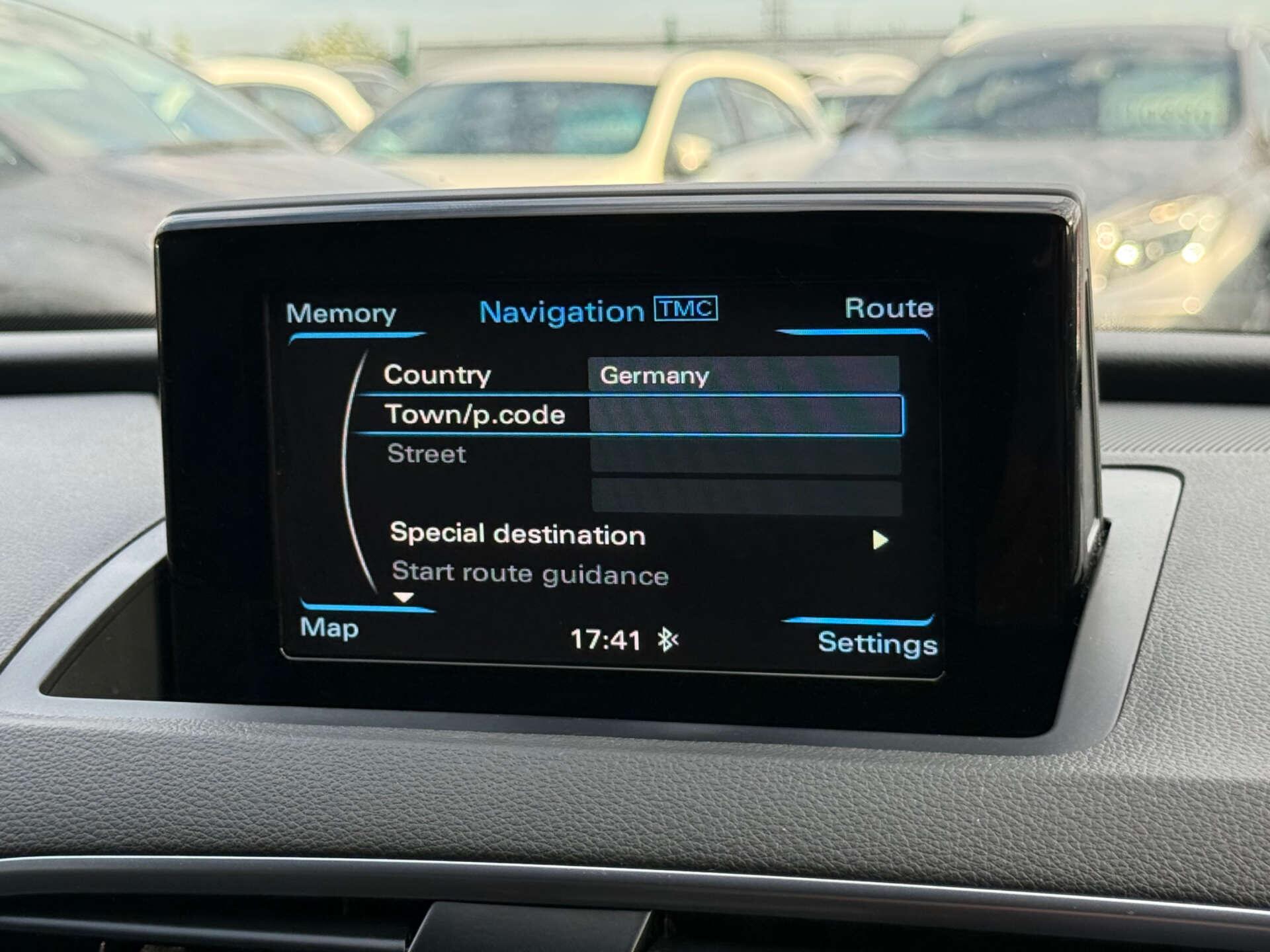 Audi Q3 view 64