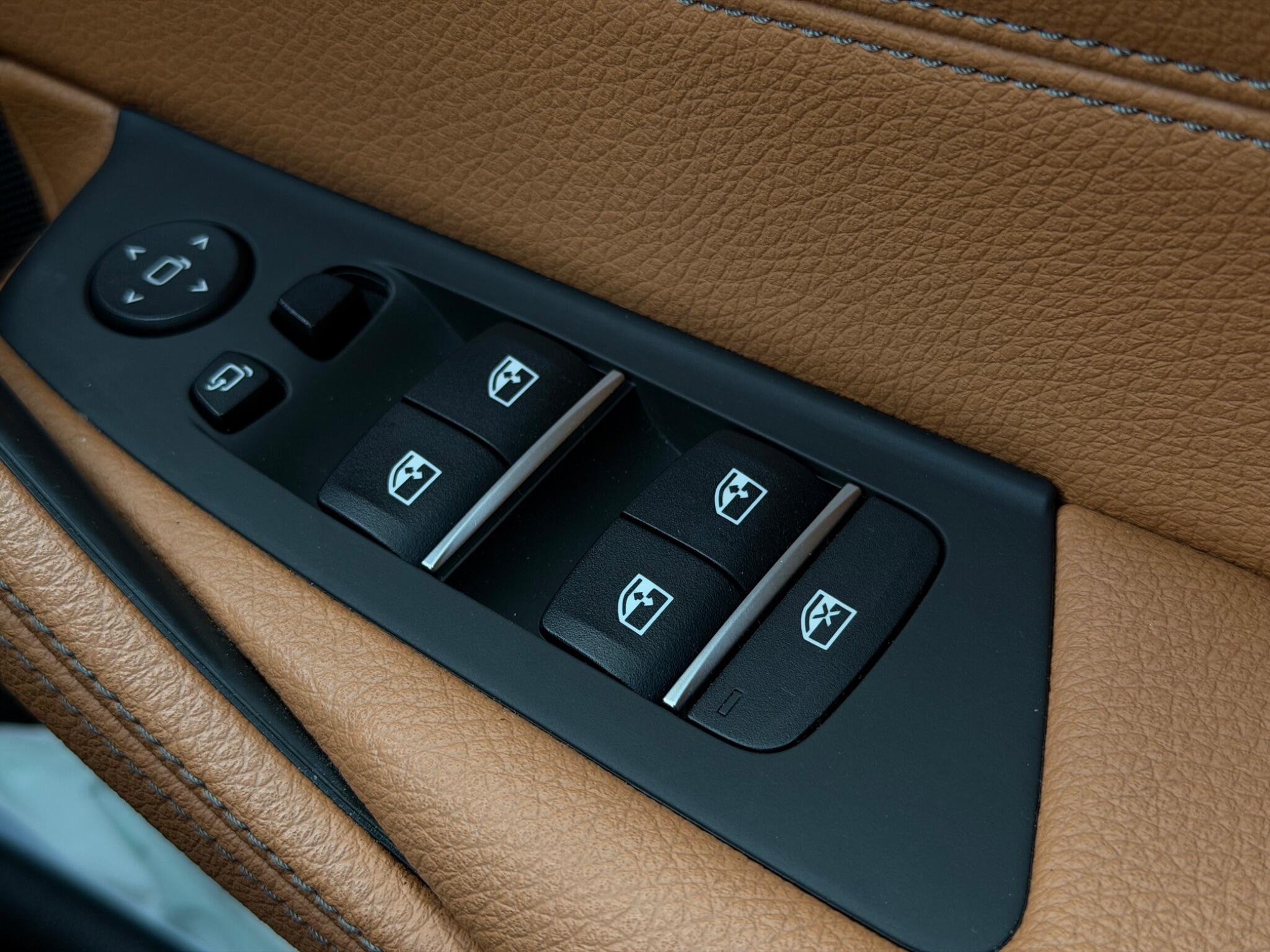 BMW 5 Series view 30