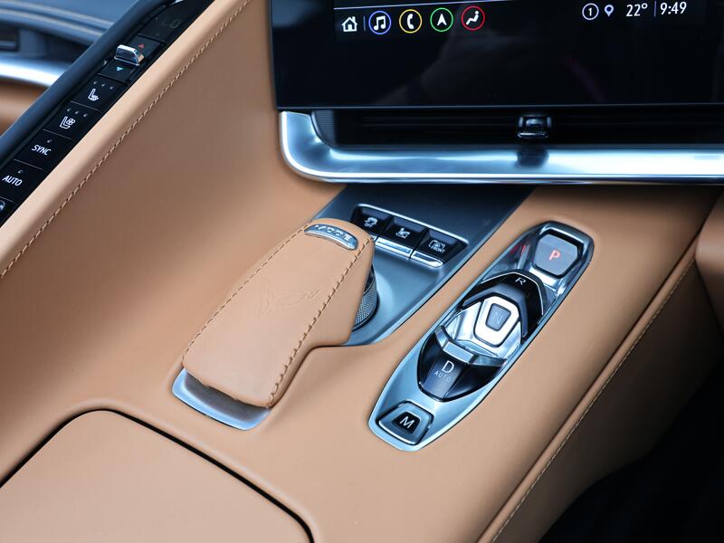Chevrolet Corvette view 12