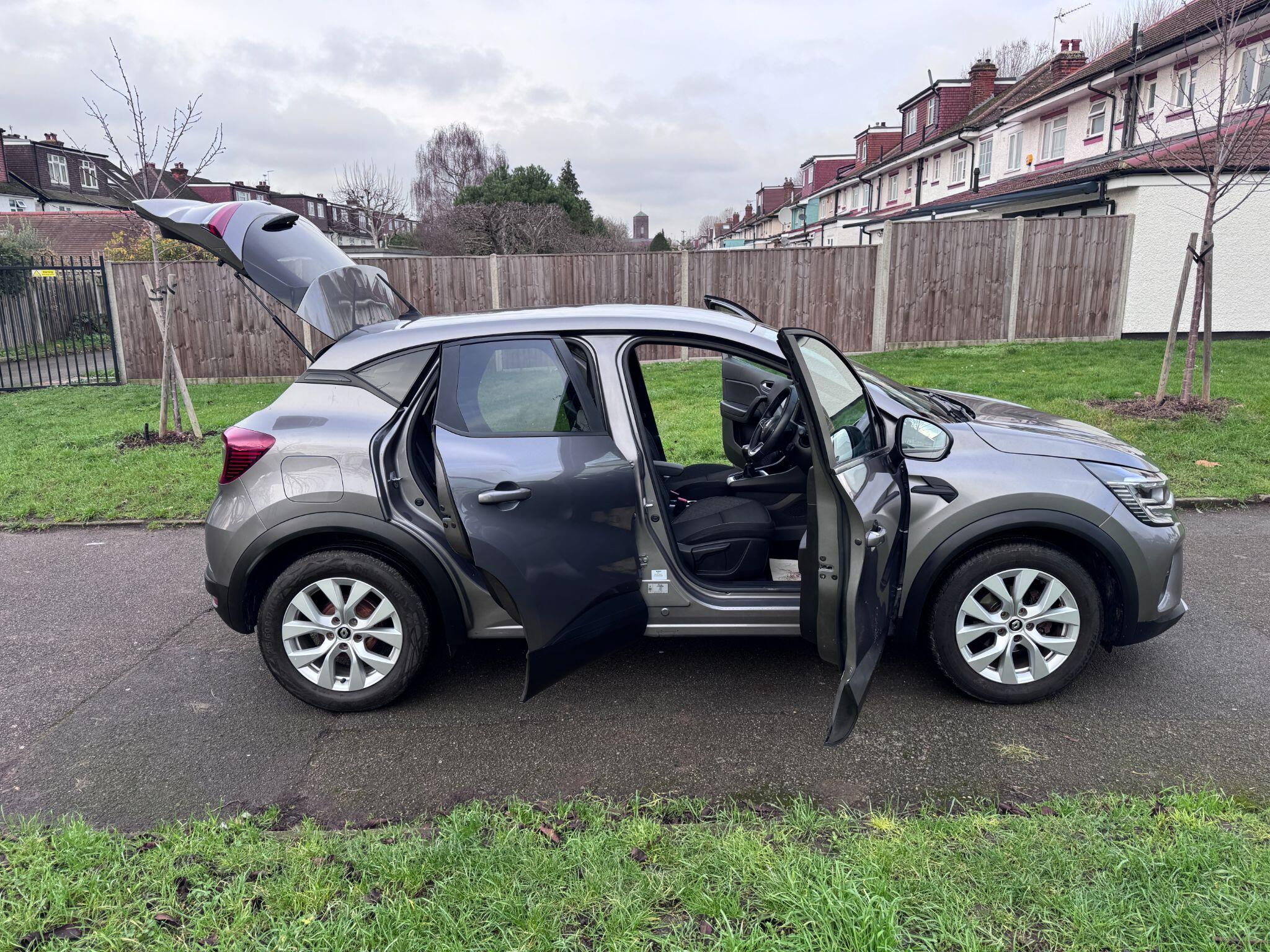 2022 Renault Captur 1.0 TCe Iconic Euro 6 (s/s) 5dr • 20,000 miles image 31
