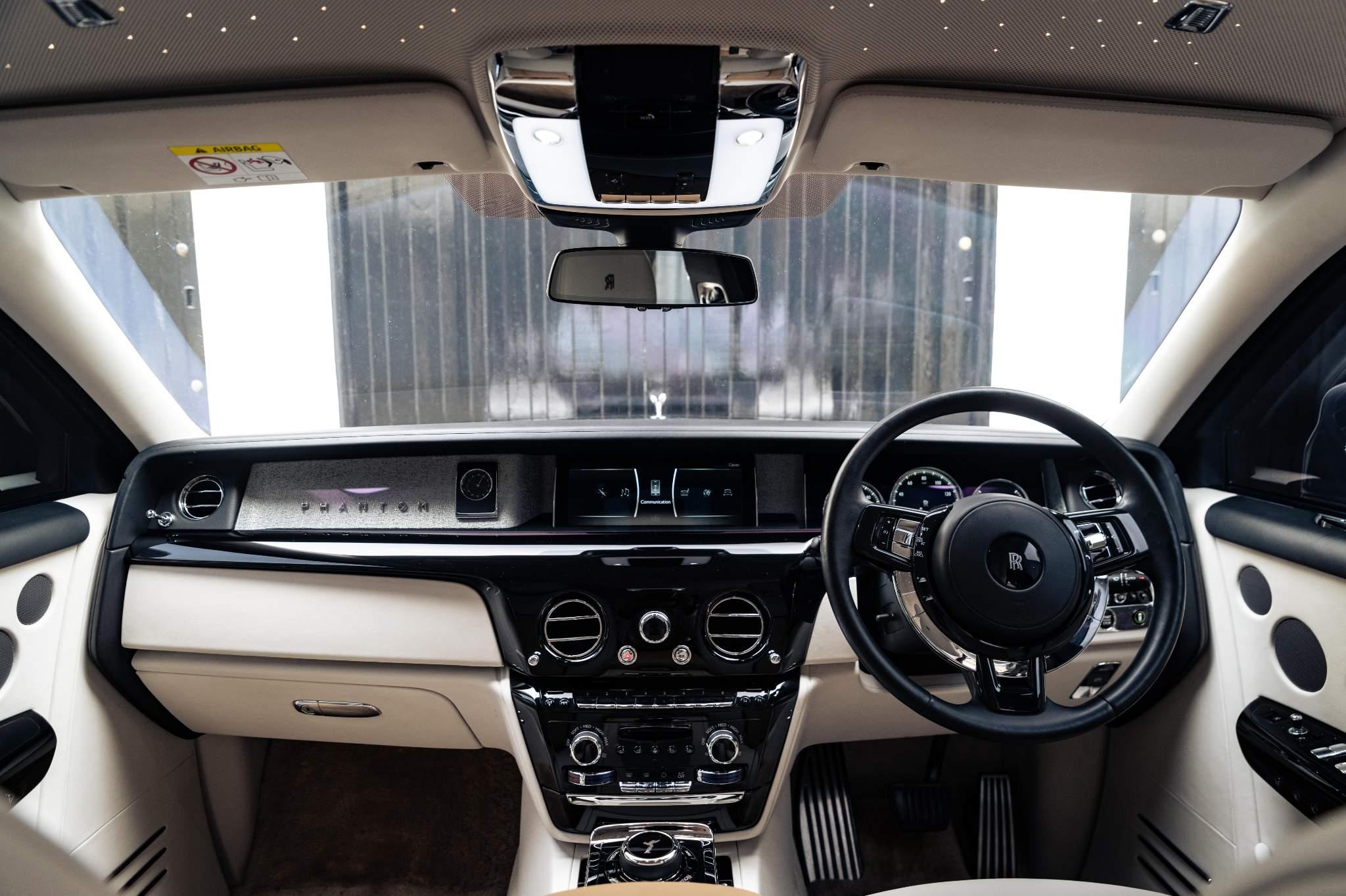 Rolls-Royce Phantom view 52