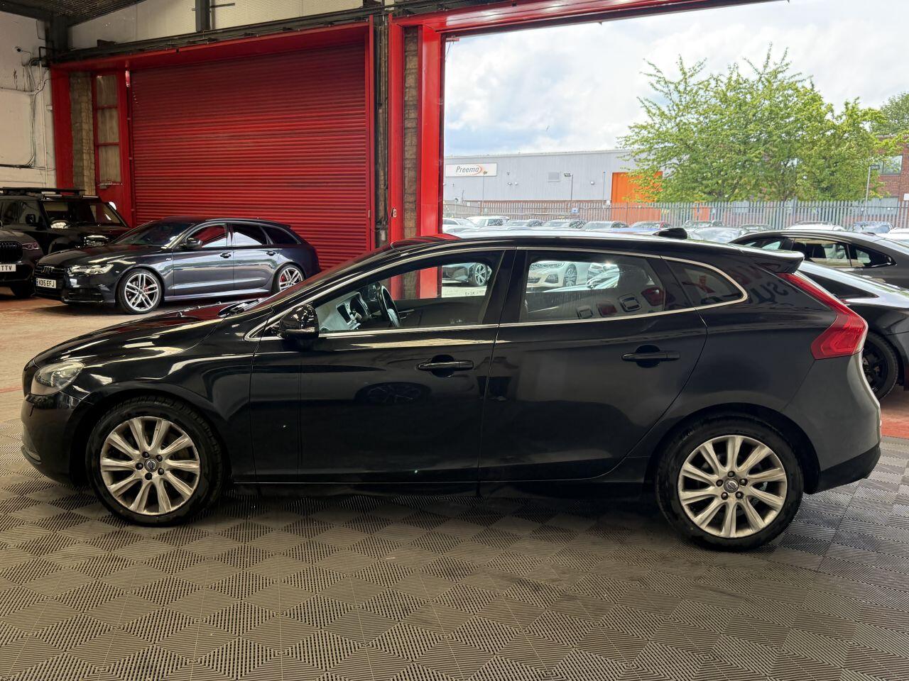 Volvo V40 view 4
