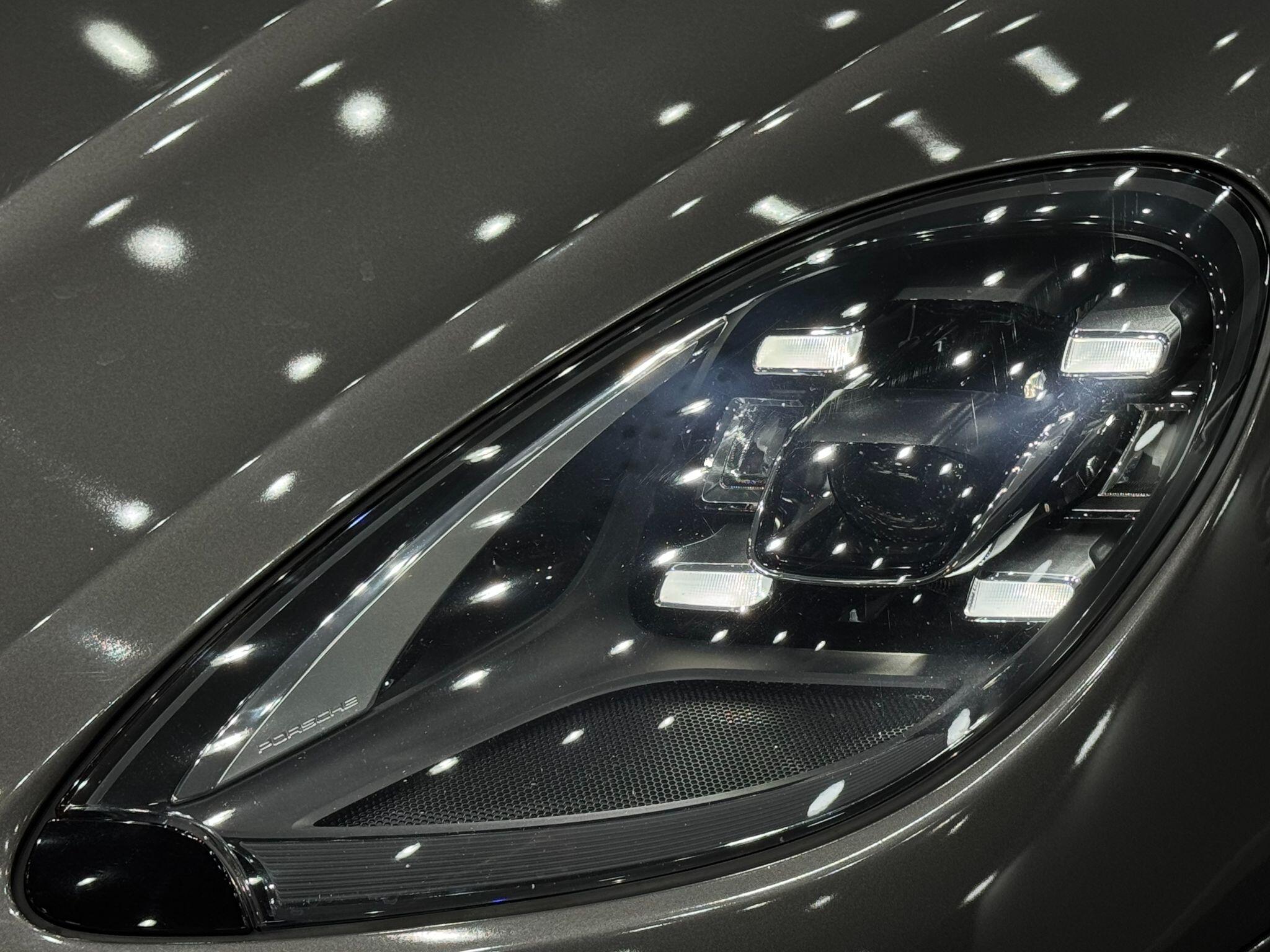 Porsche Macan view 8