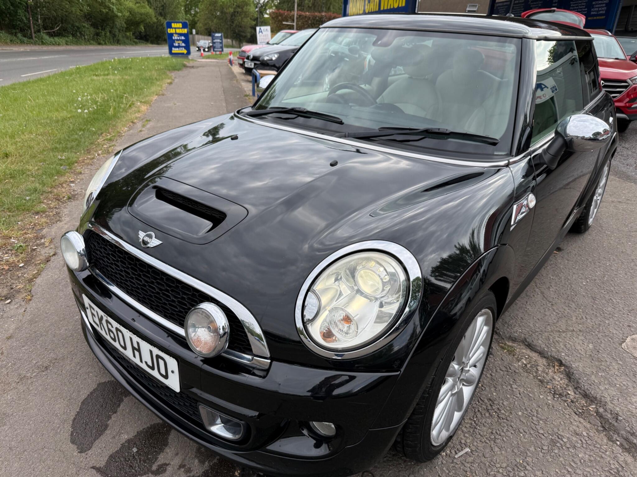 Mini Hatch view 5